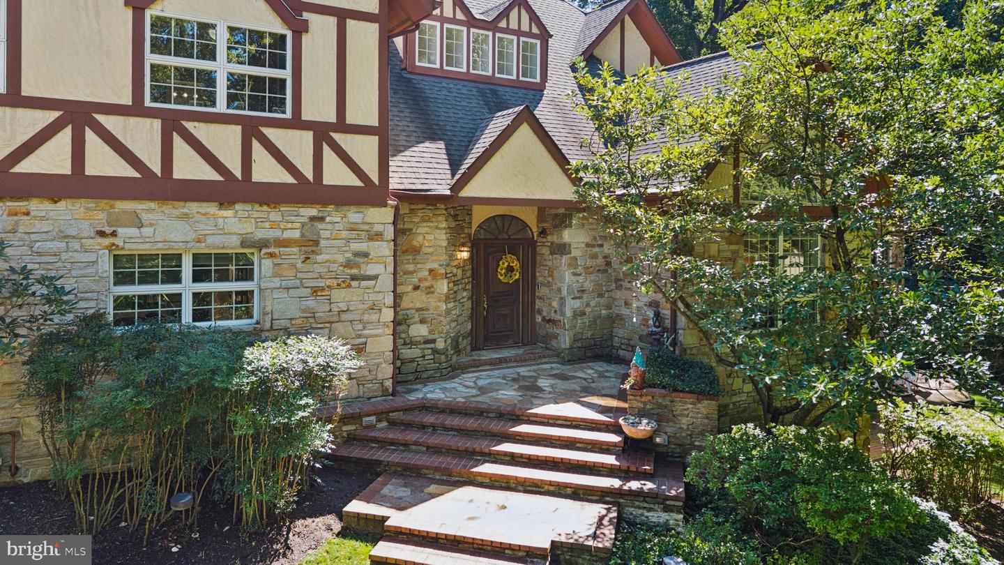 2 Roland Ct Property Photo 12