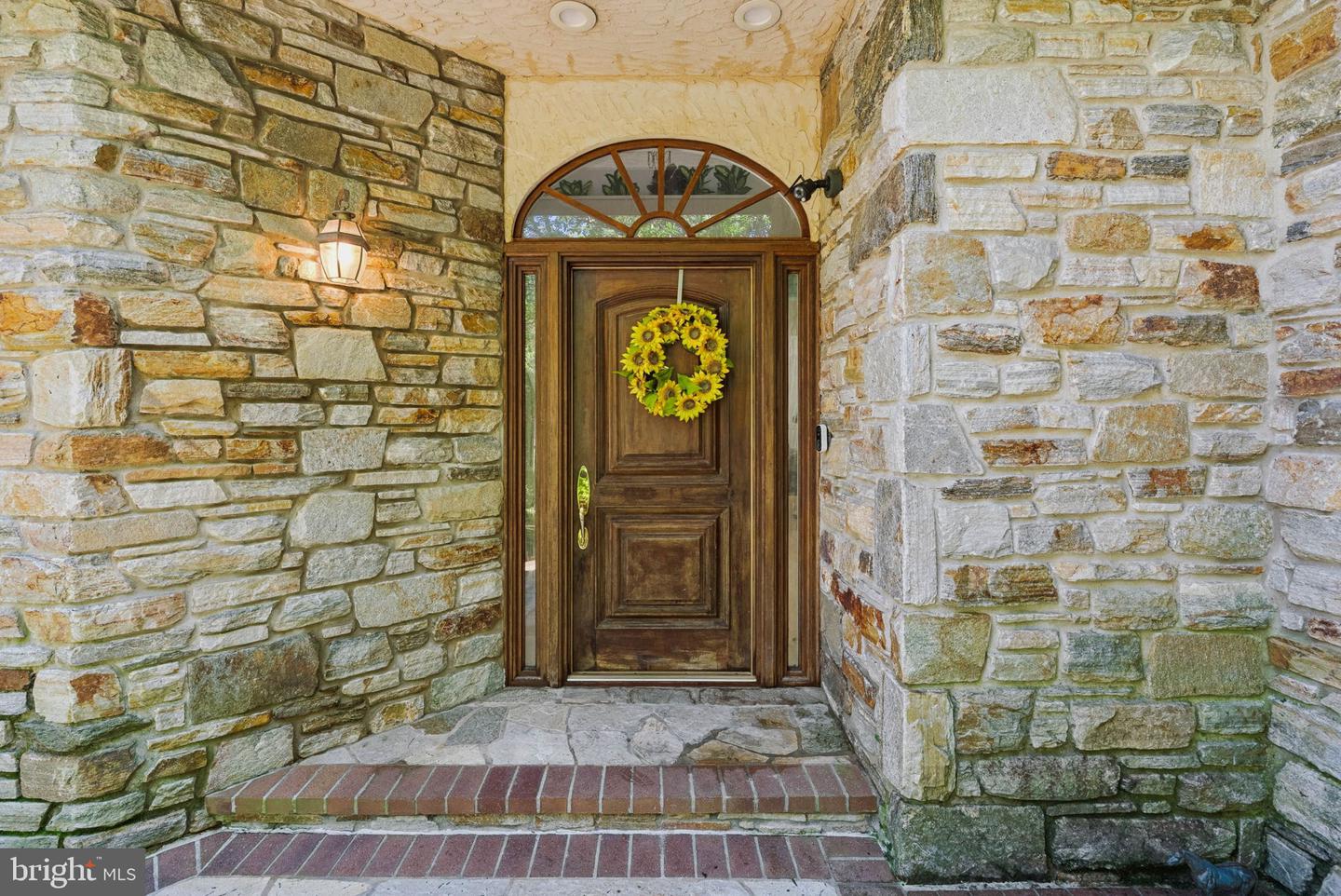 2 Roland Ct Property Photo 13