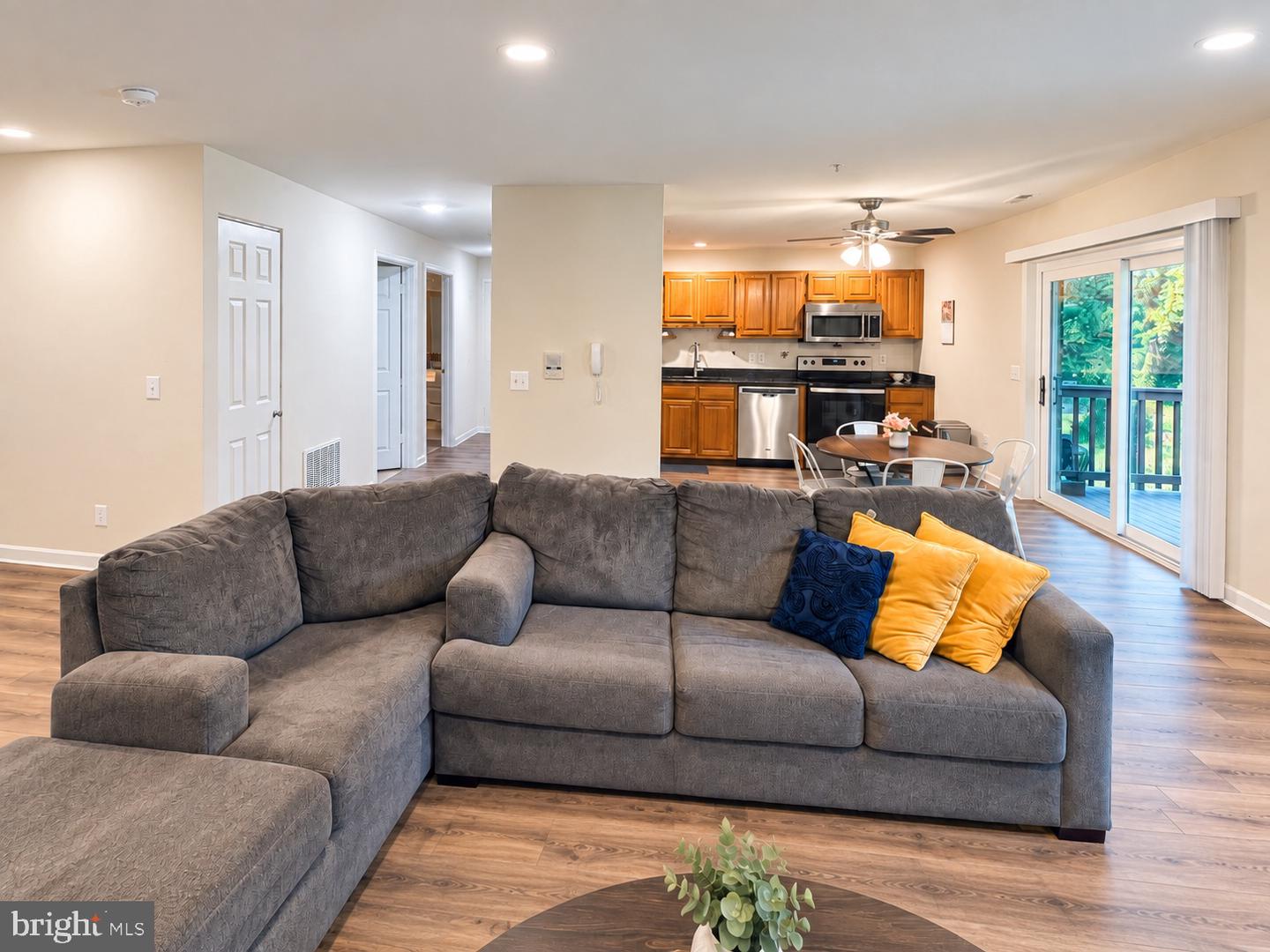 3901 Hannon Ct #g Property Photo 9