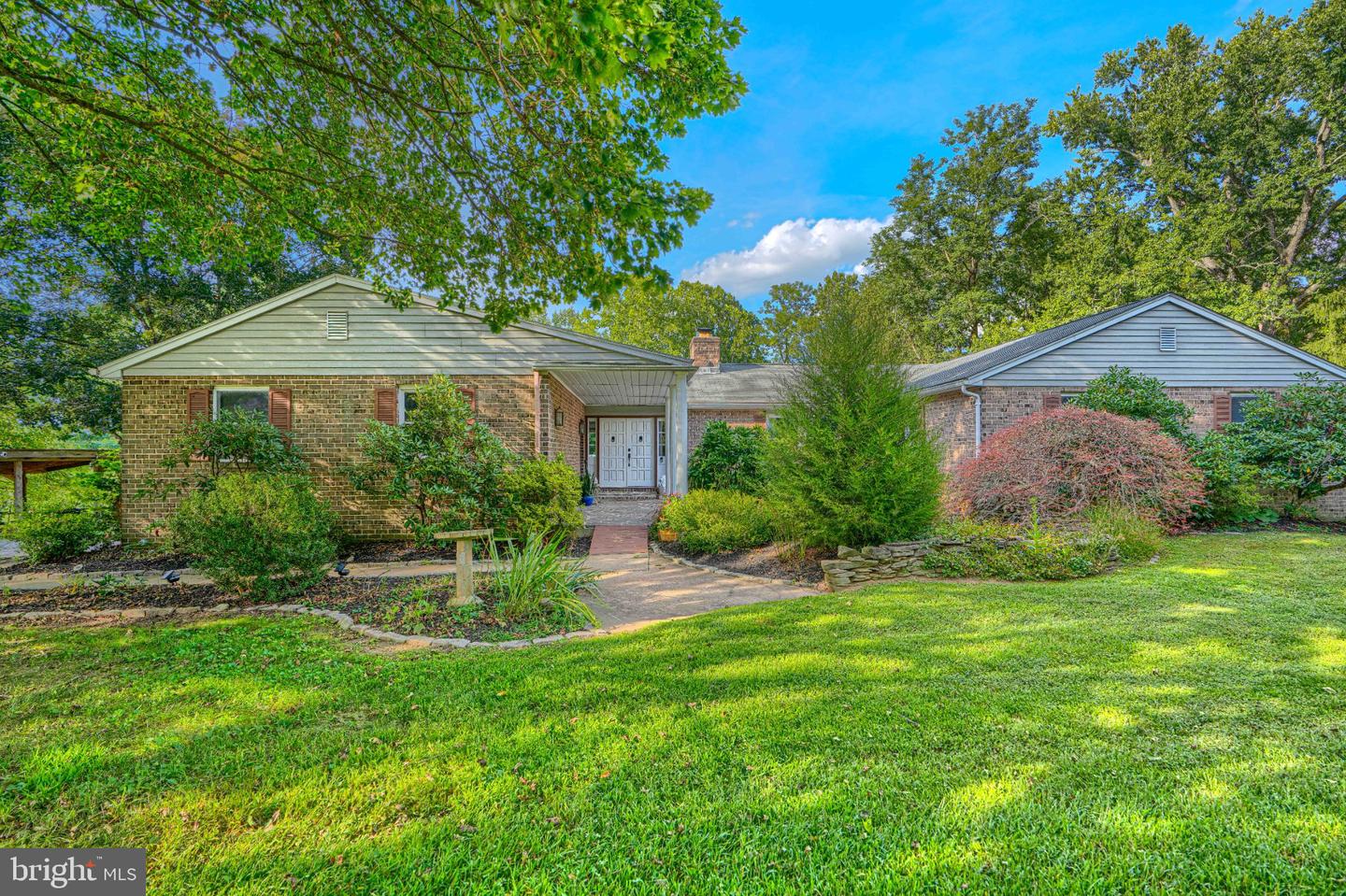 8 Manor Brook Rd Property Photo 1