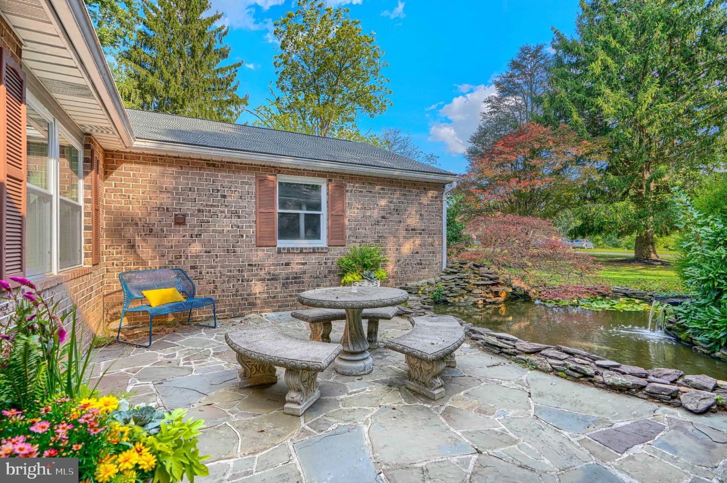 8 Manor Brook Rd Property Photo 2