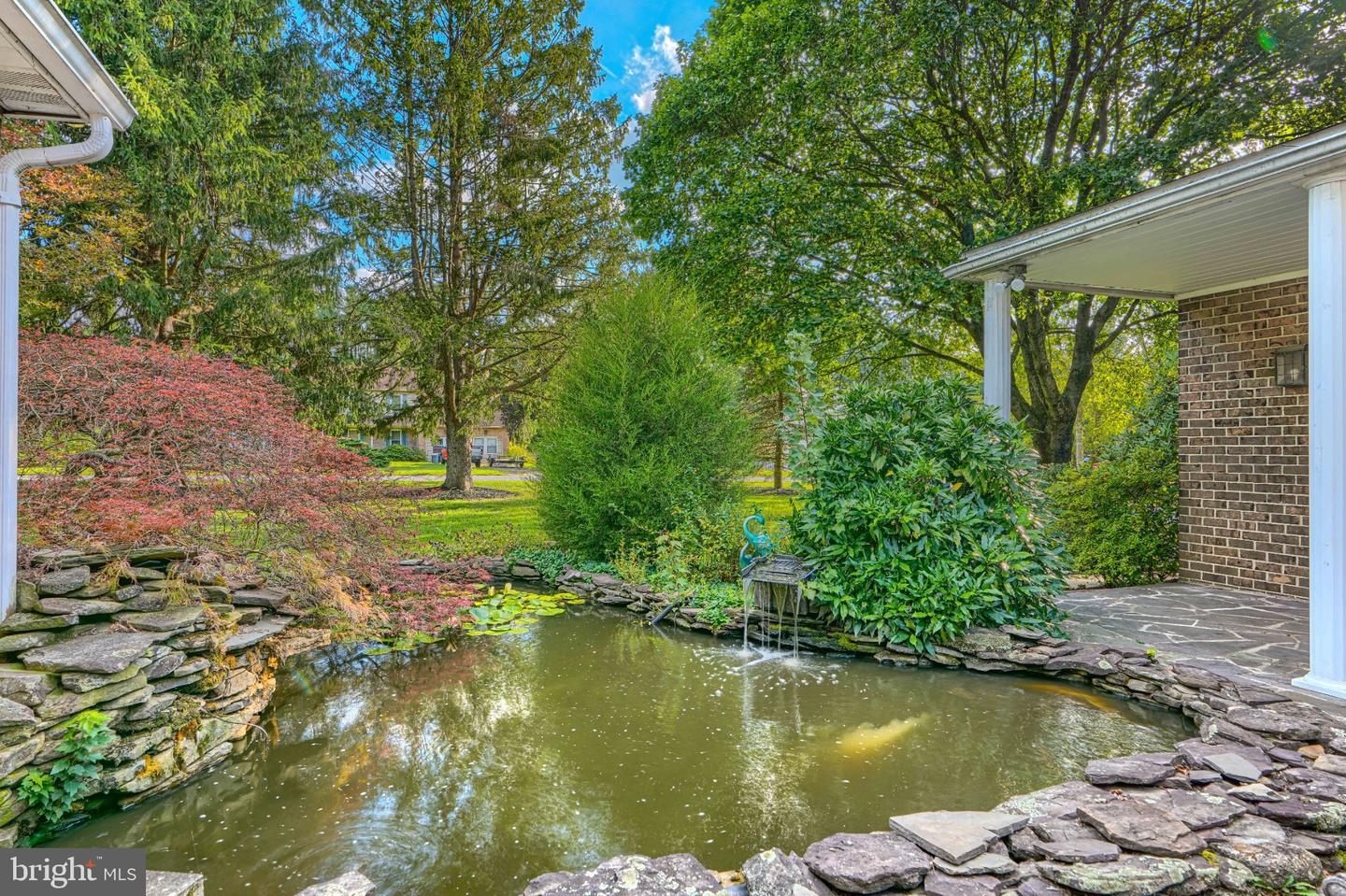 8 Manor Brook Rd Property Photo 3