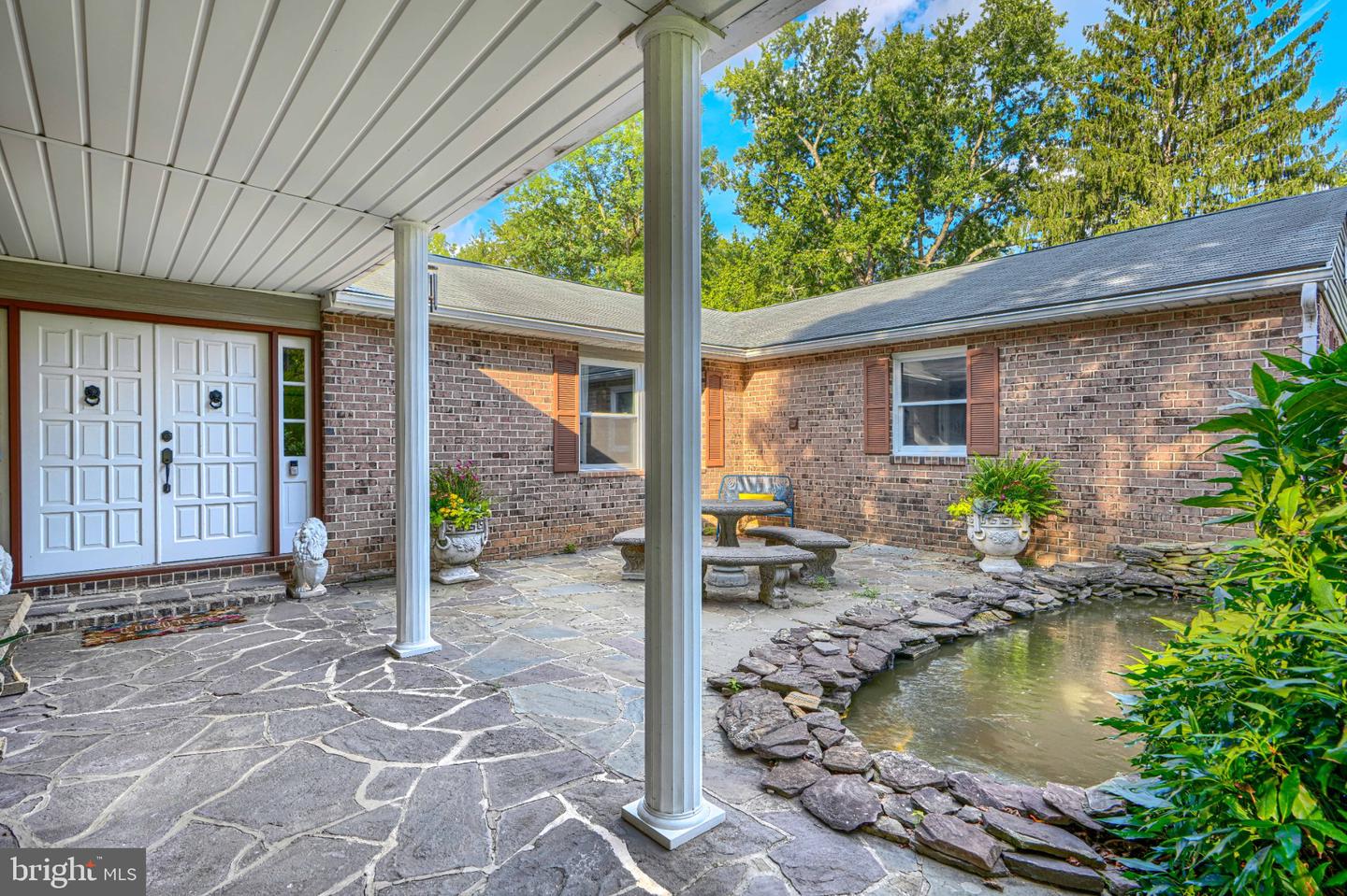 8 Manor Brook Rd Property Photo 4