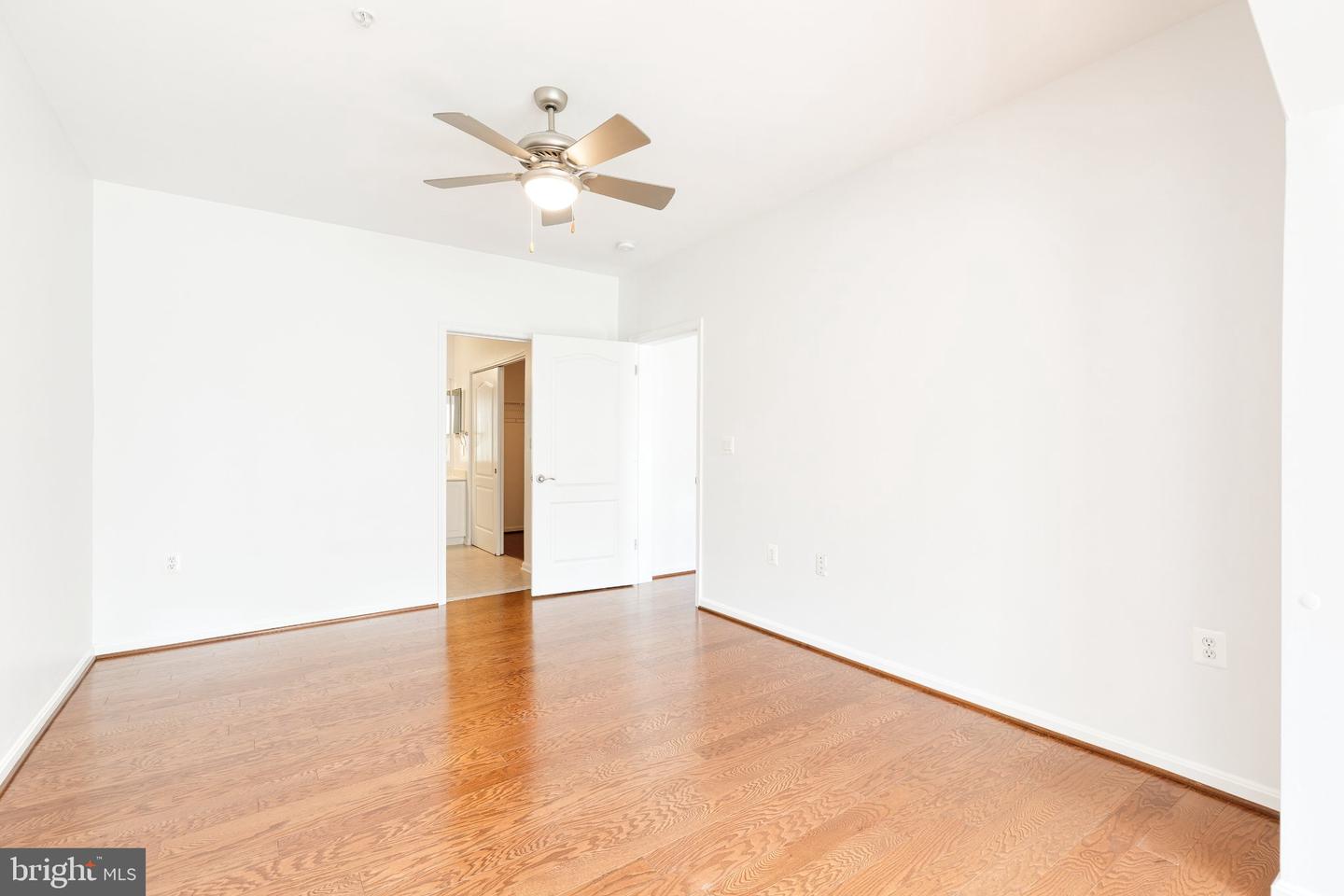 400 Symphony #142e Property Photo 24