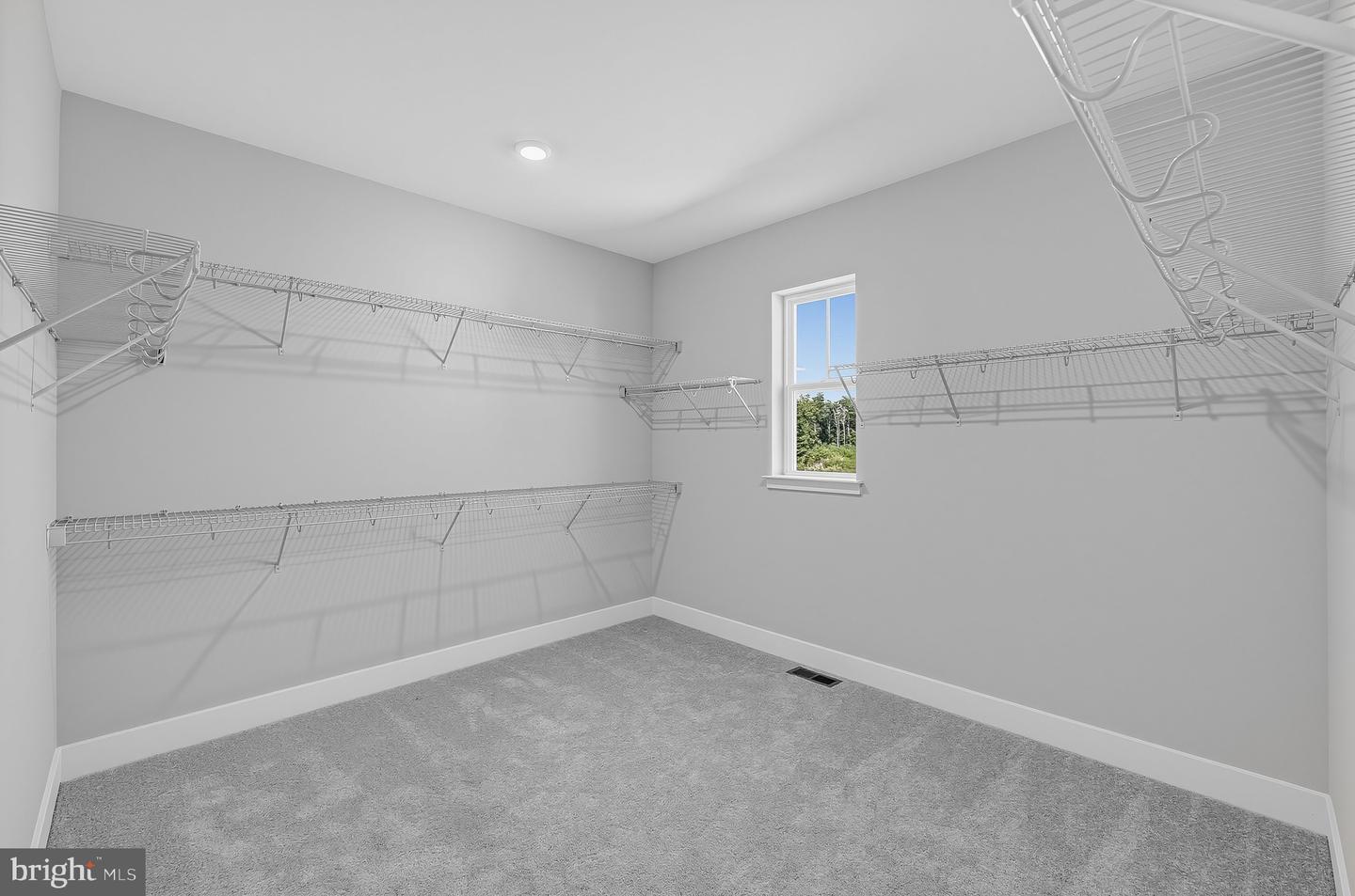 617 Harrington St Property Photo 6