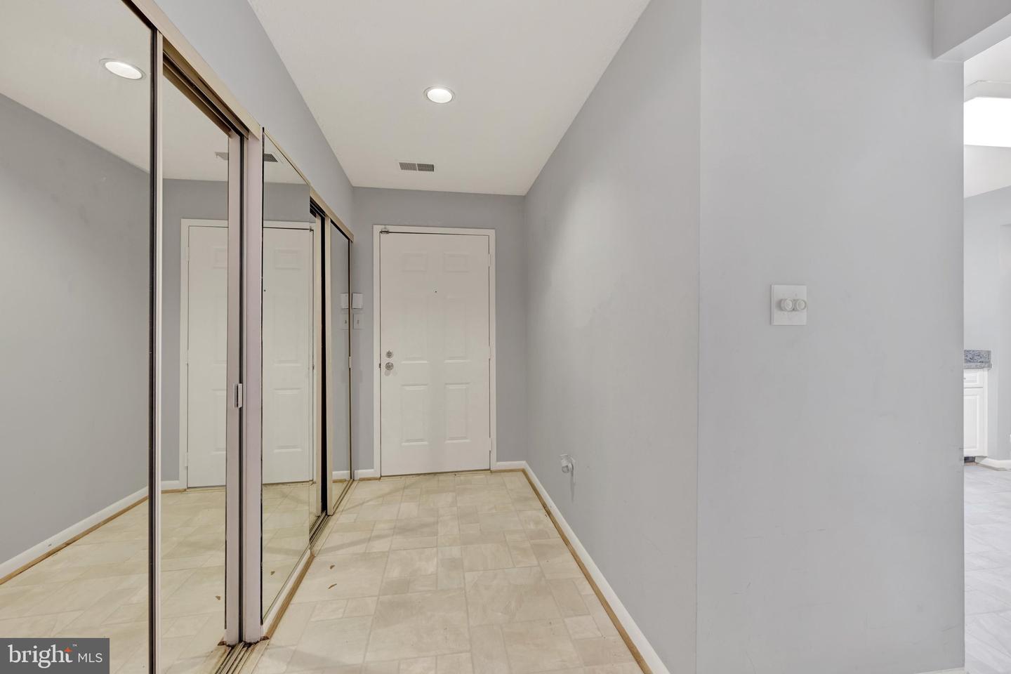 13 Pipe Hill Ct #b Property Photo 4