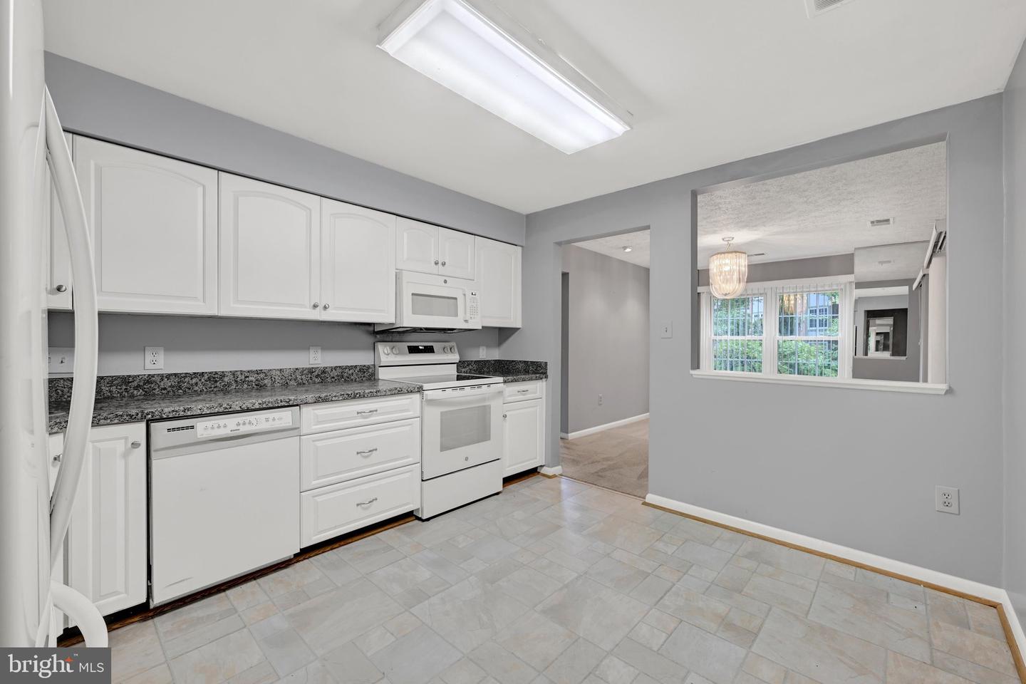 13 Pipe Hill Ct #b Property Photo 6
