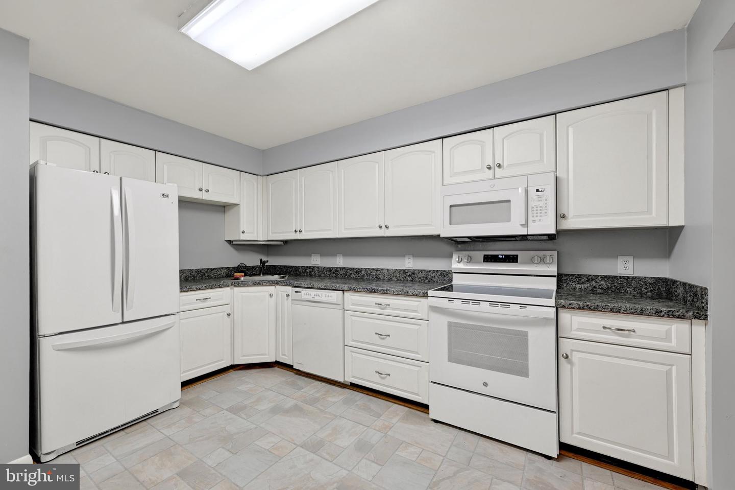 13 Pipe Hill Ct #b Property Photo 7
