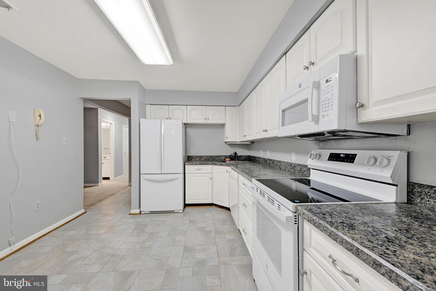13 Pipe Hill Ct #b Property Photo 8