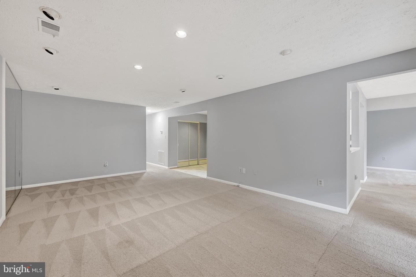 13 Pipe Hill Ct #b Property Photo 16