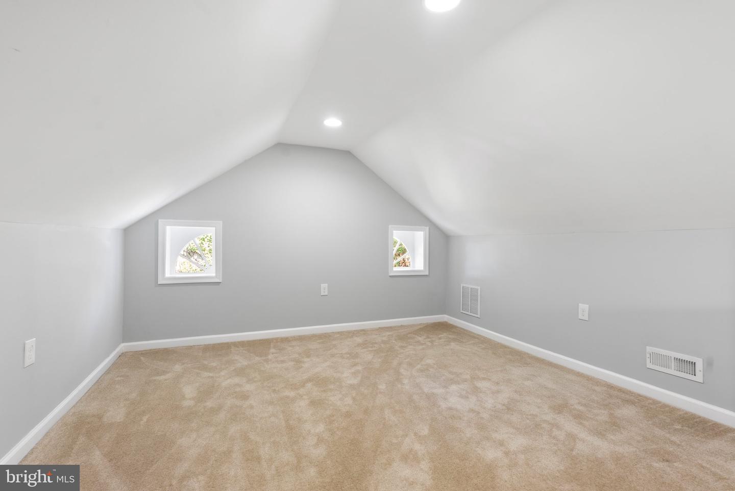 912 Locustvale Rd Property Photo 32