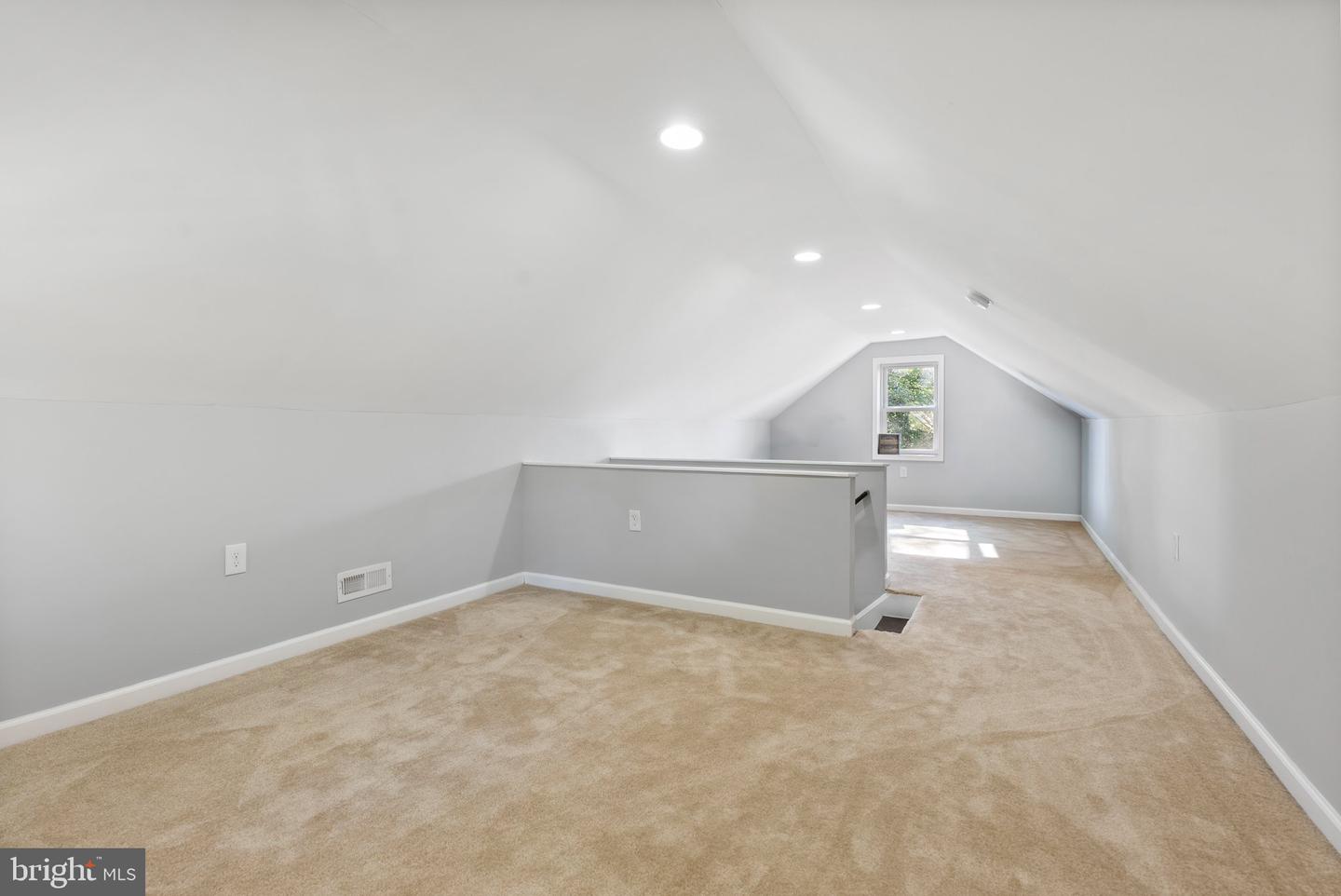 912 Locustvale Rd Property Photo 33