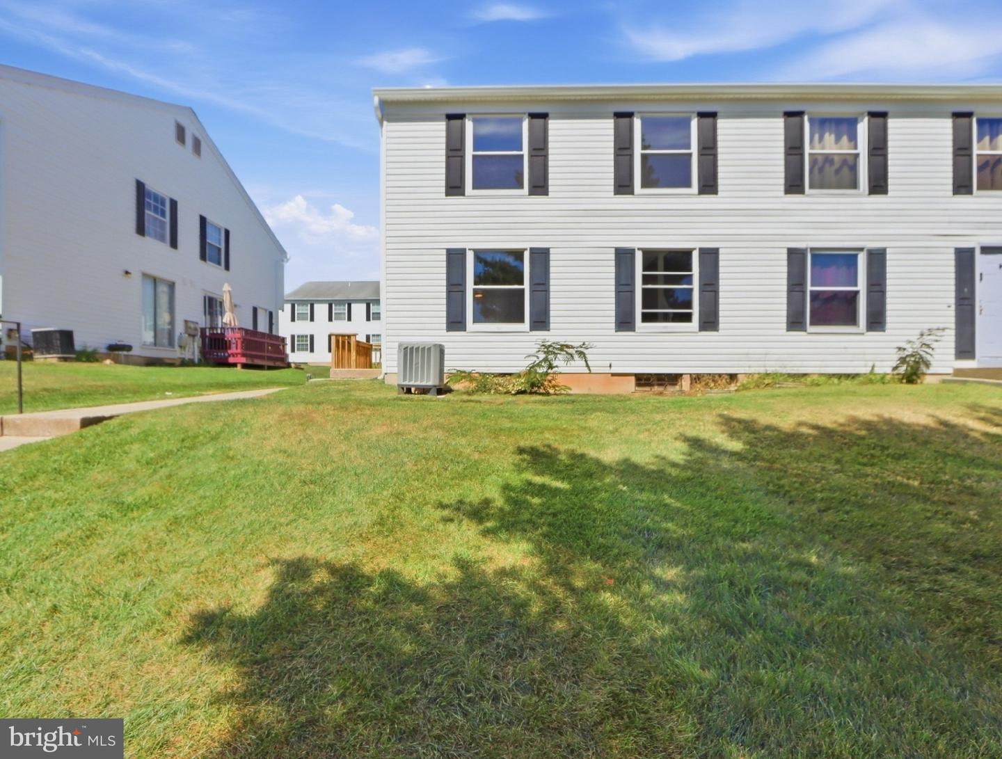 52 EWING DR #B Property Photo 1
