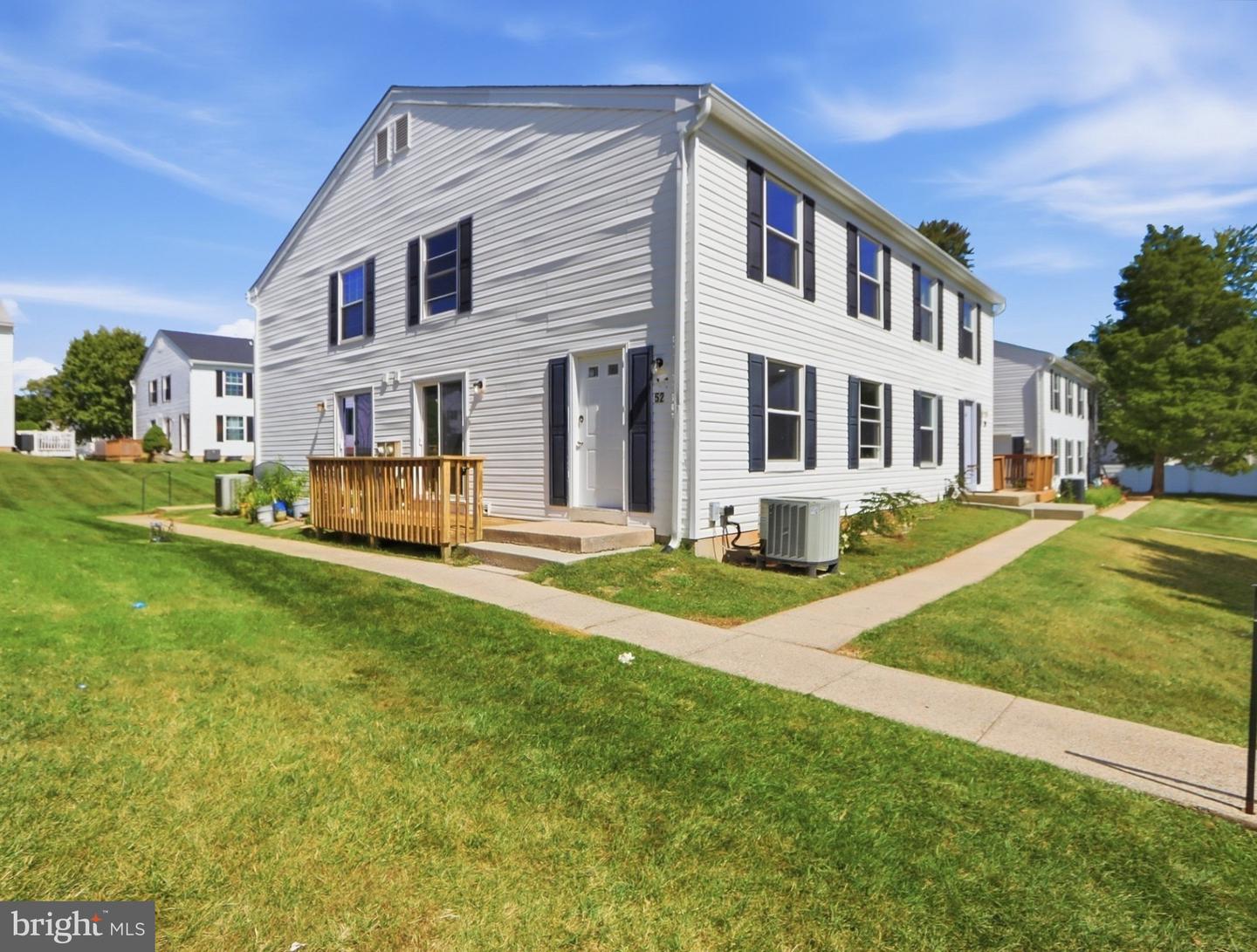 52 Ewing Dr #b Property Photo 2