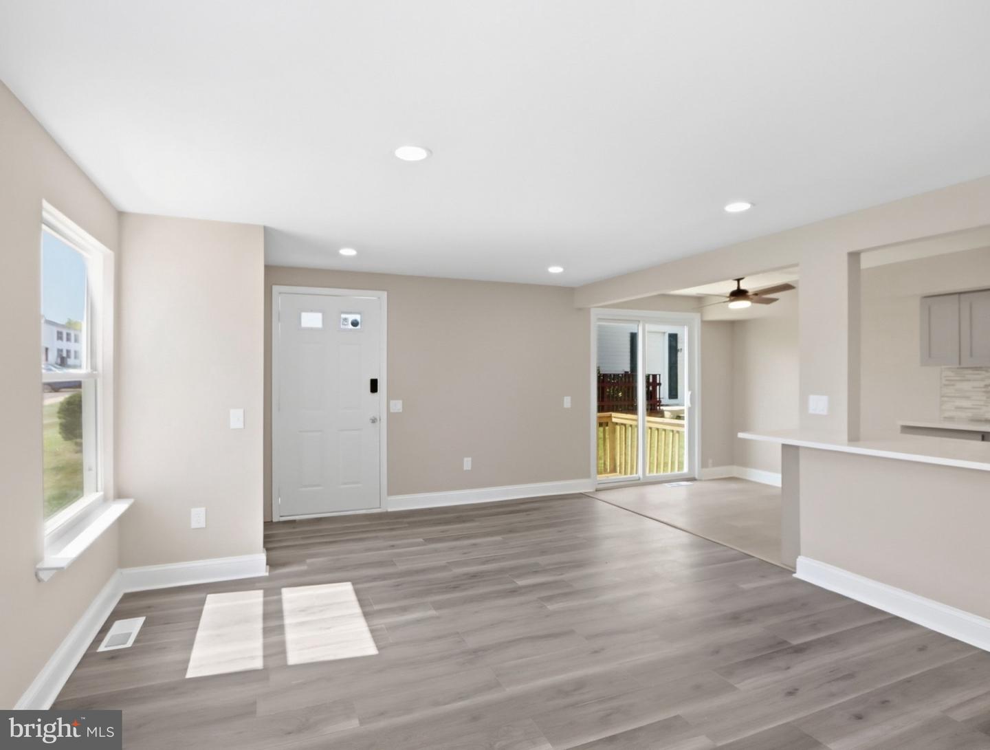 52 Ewing Dr #b Property Photo 5