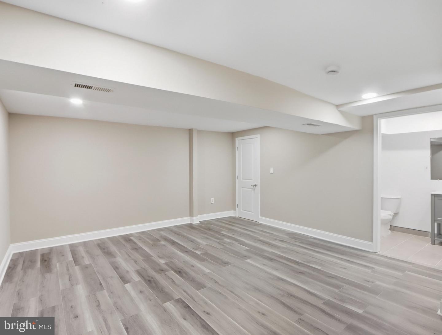 52 Ewing Dr #b Property Photo 10