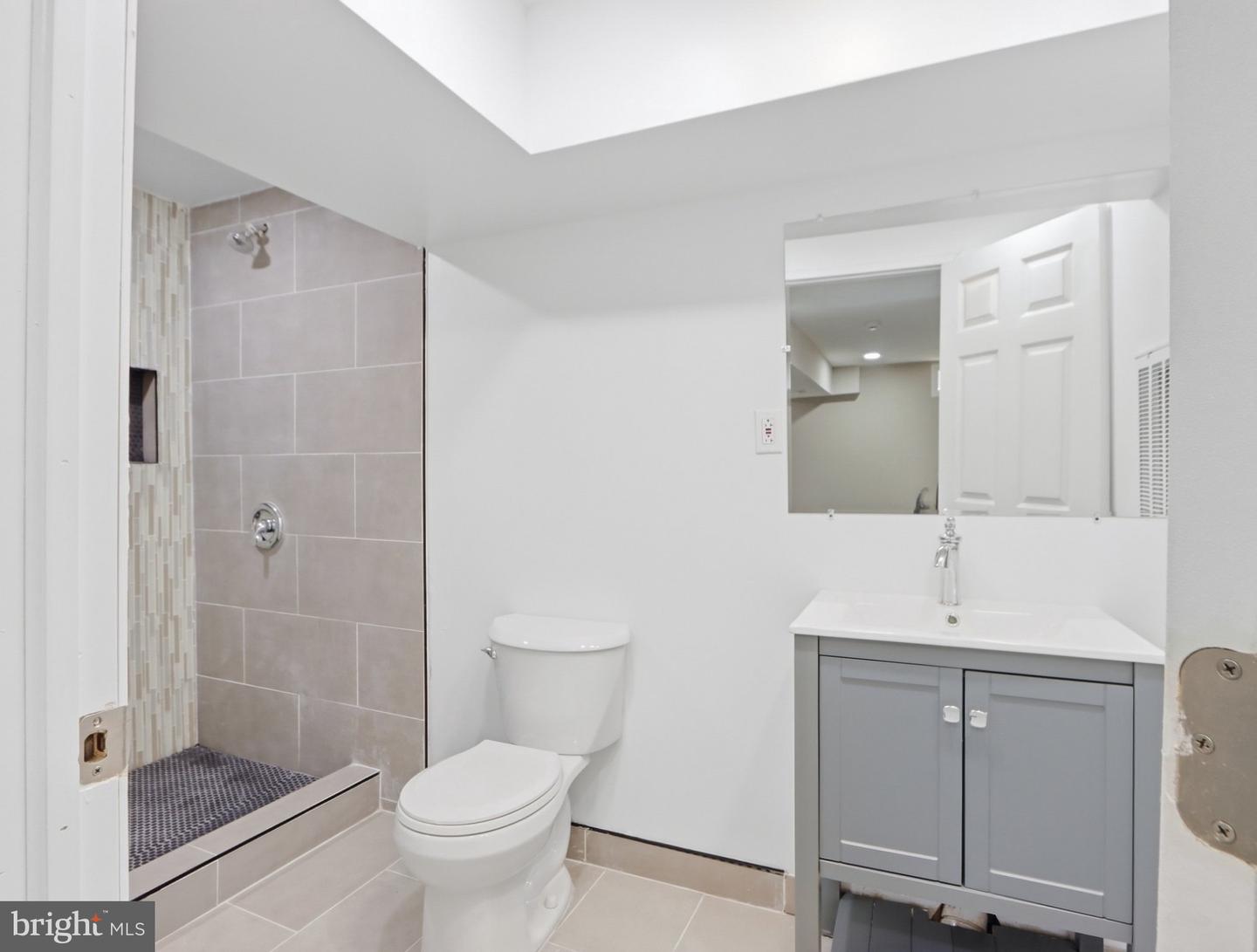 52 Ewing Dr #b Property Photo 13