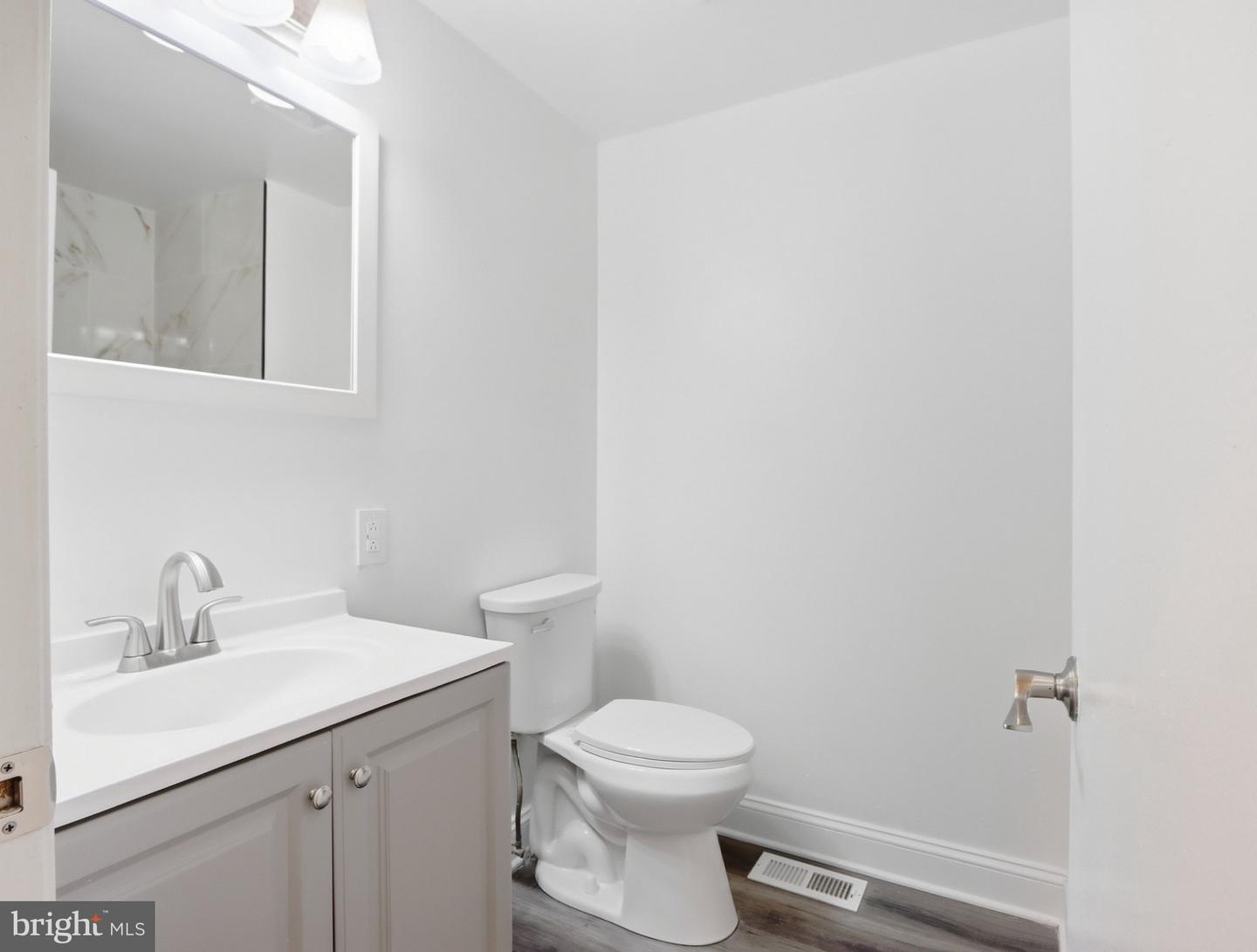 52 Ewing Dr #b Property Photo 16