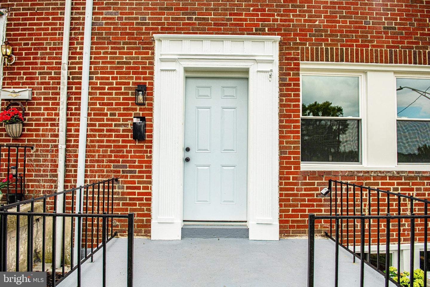 1108 Newfield Rd Property Photo 3