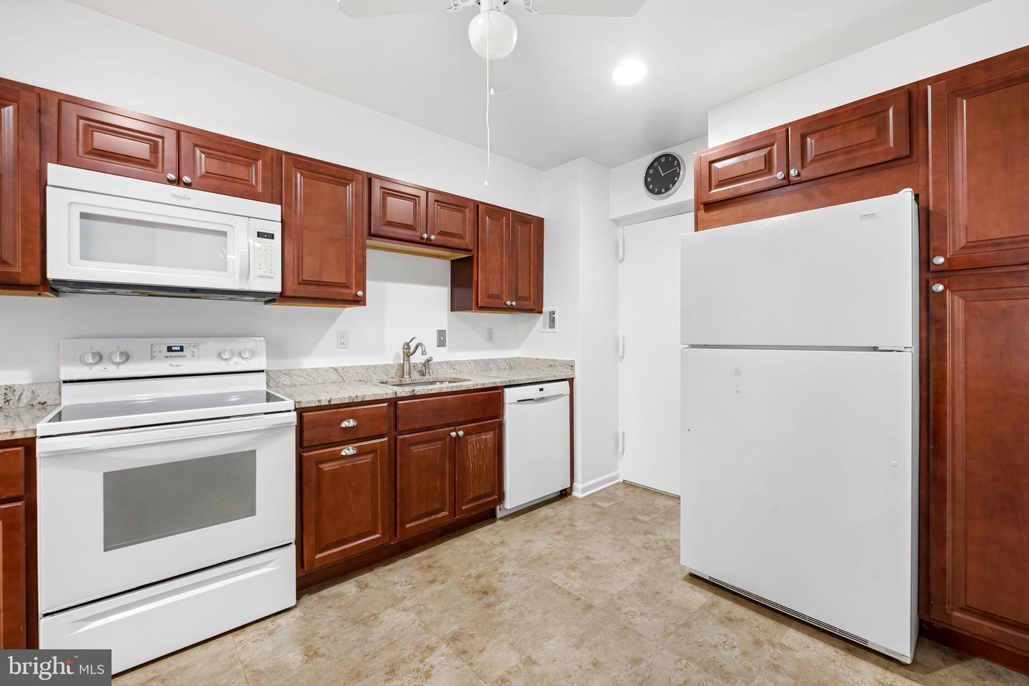 7 Slade Ave #519 Property Photo 5
