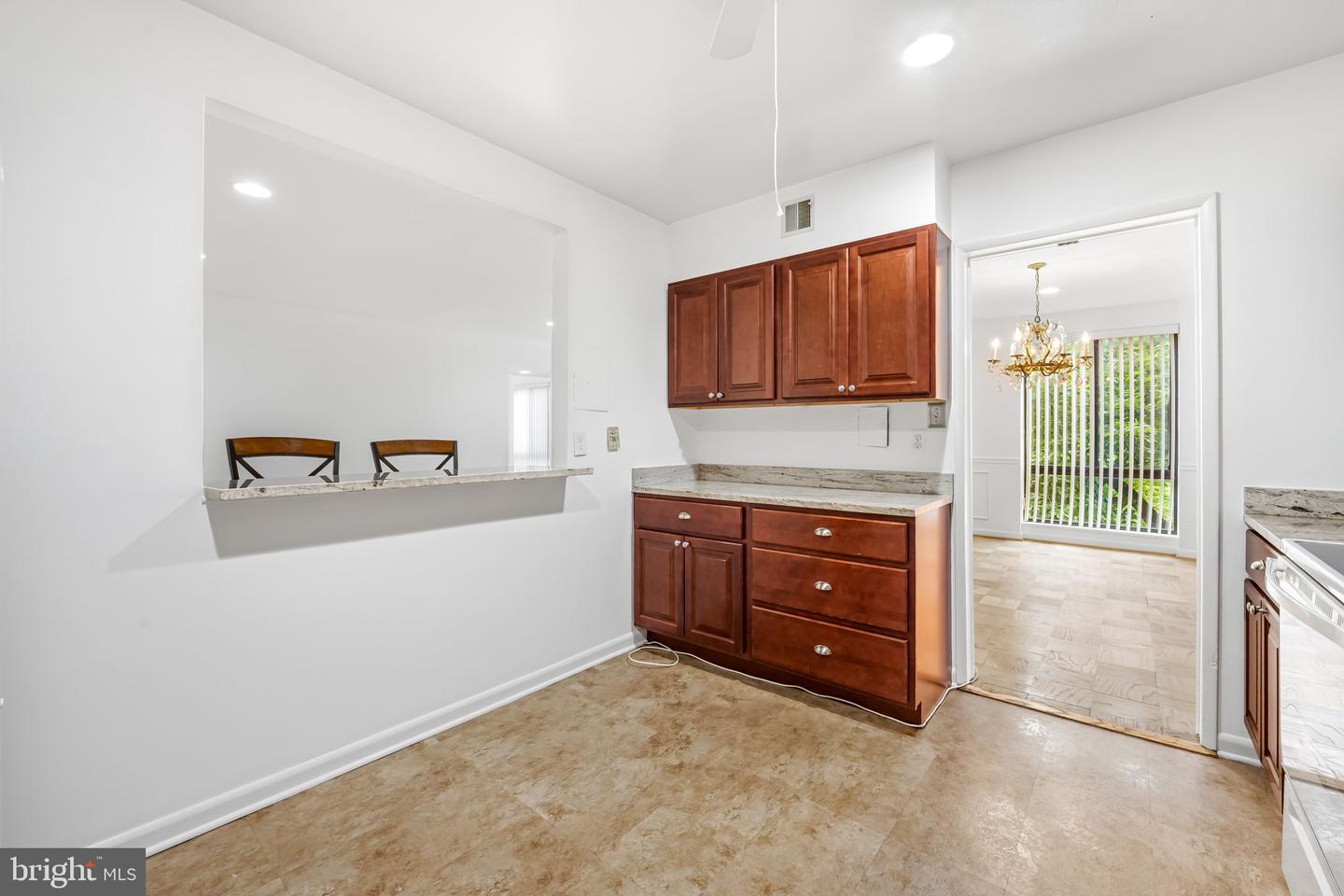 7 Slade Ave #519 Property Photo 6