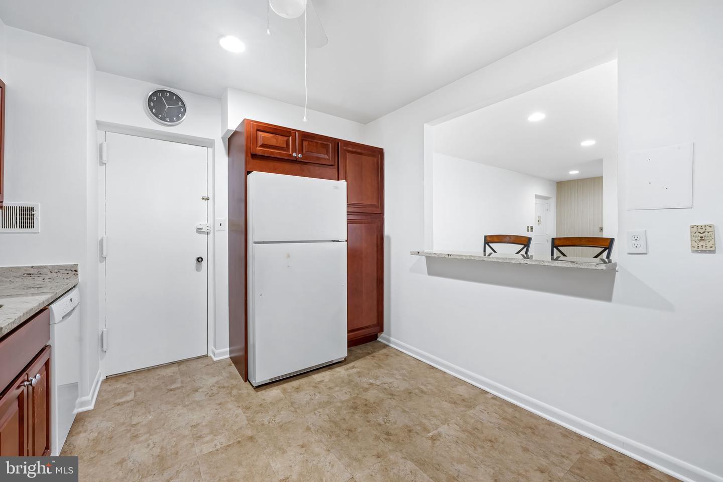 7 Slade Ave #519 Property Photo 7