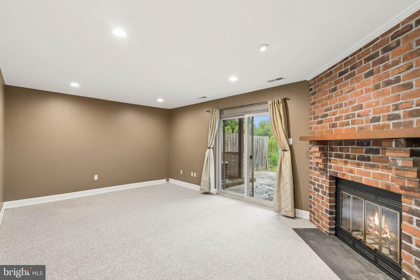 64 English Run Circle Property Photo 32