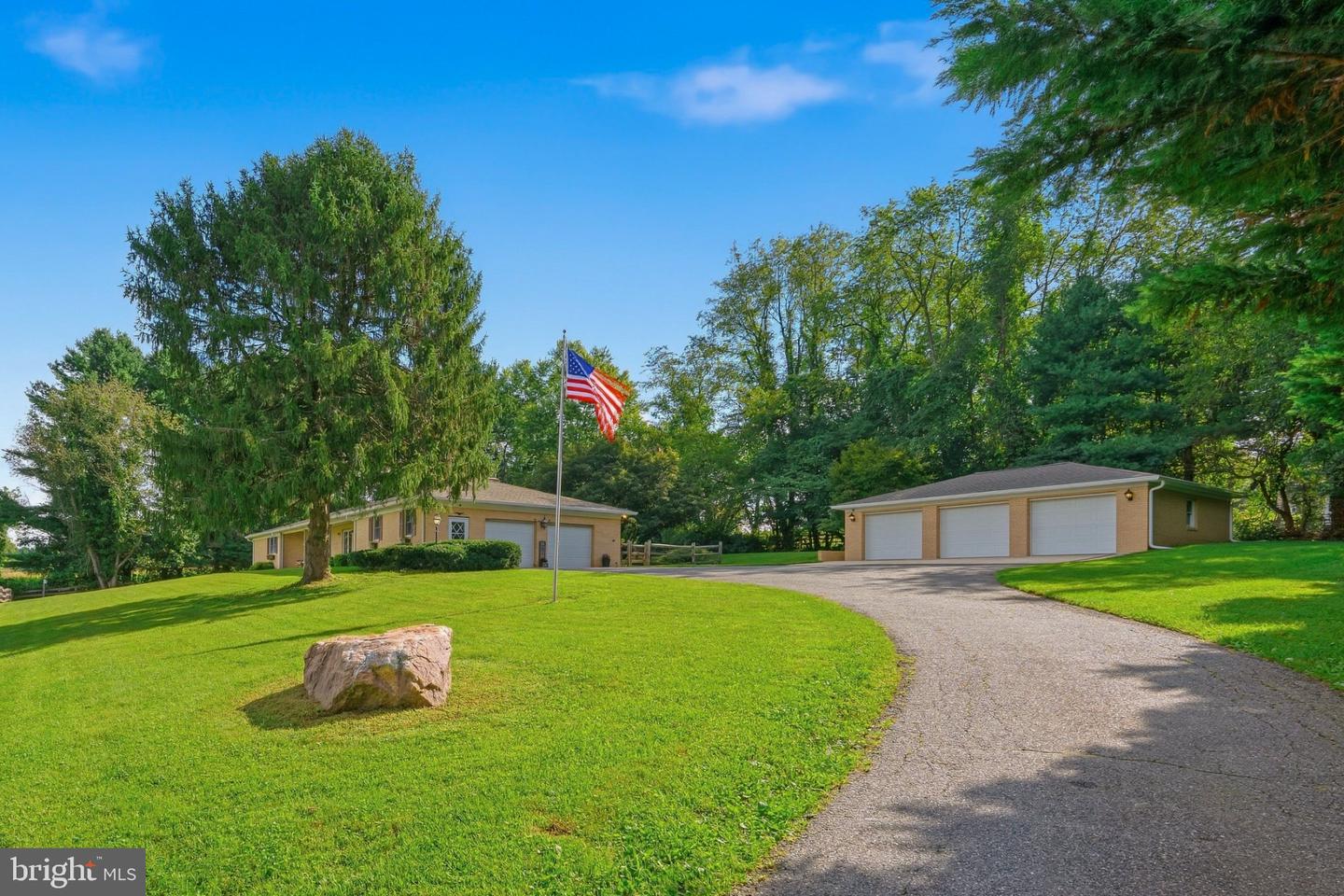 13639 Pleasantville Rd Property Photo 1