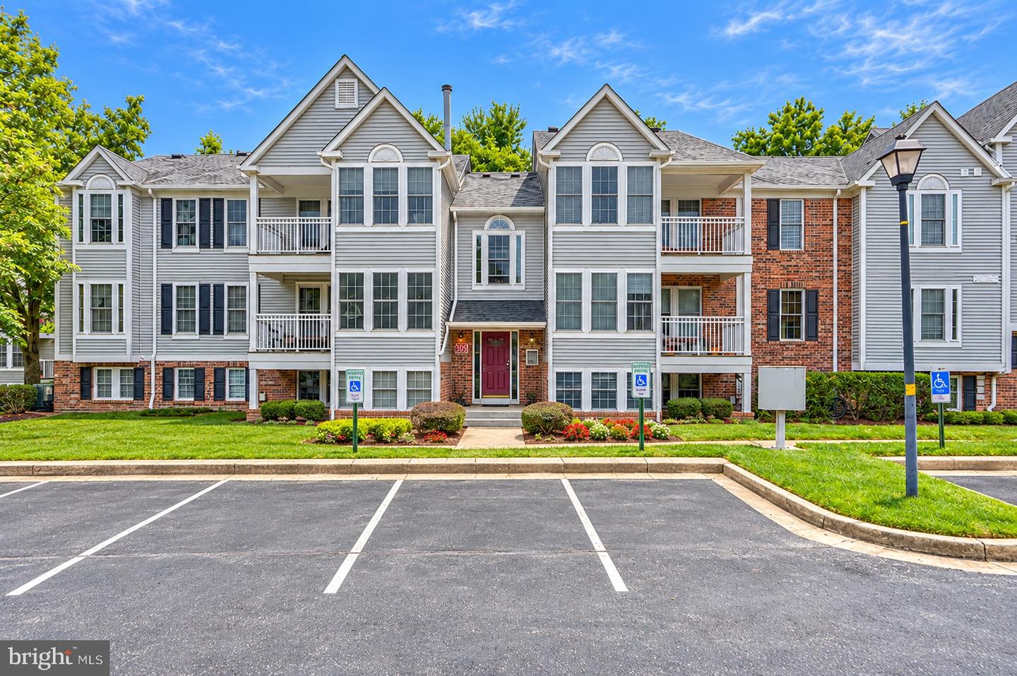 1470 Greenbriar Cir #2 Property Photo 1