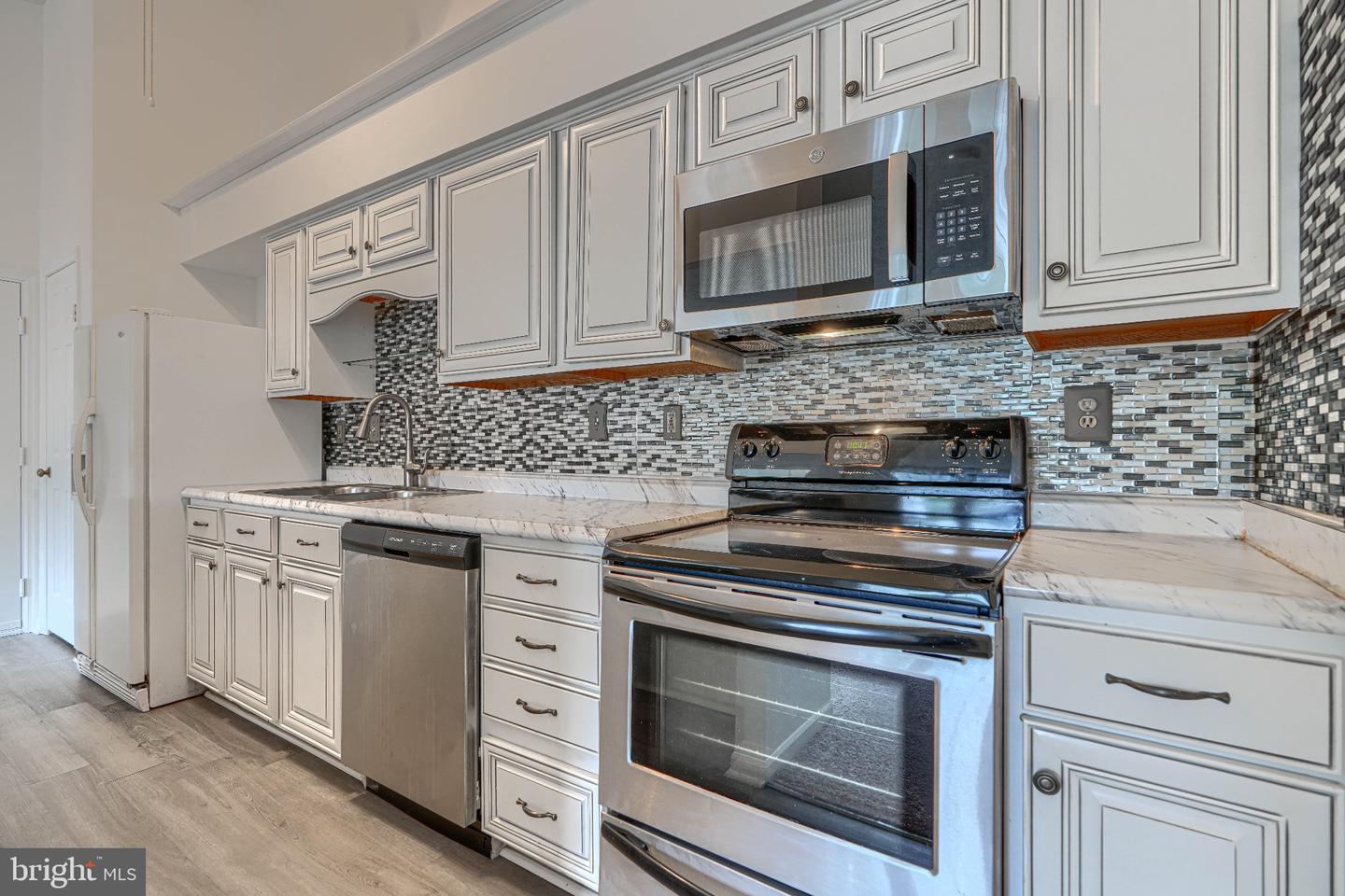 1470 Greenbriar Cir #2 Property Photo 4