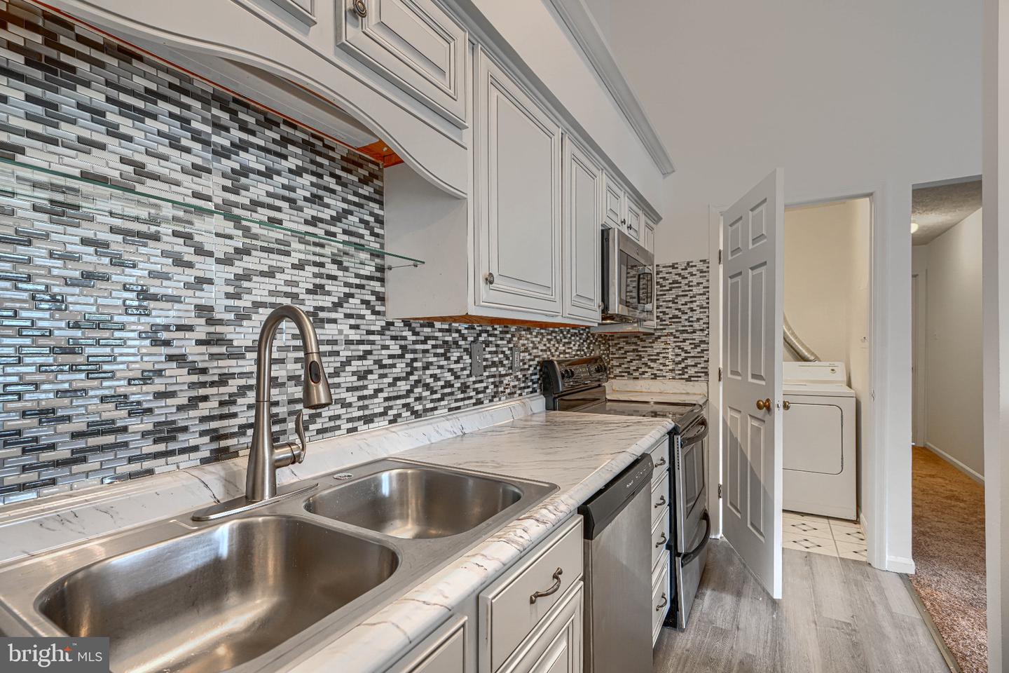 1470 Greenbriar Cir #2 Property Photo 5