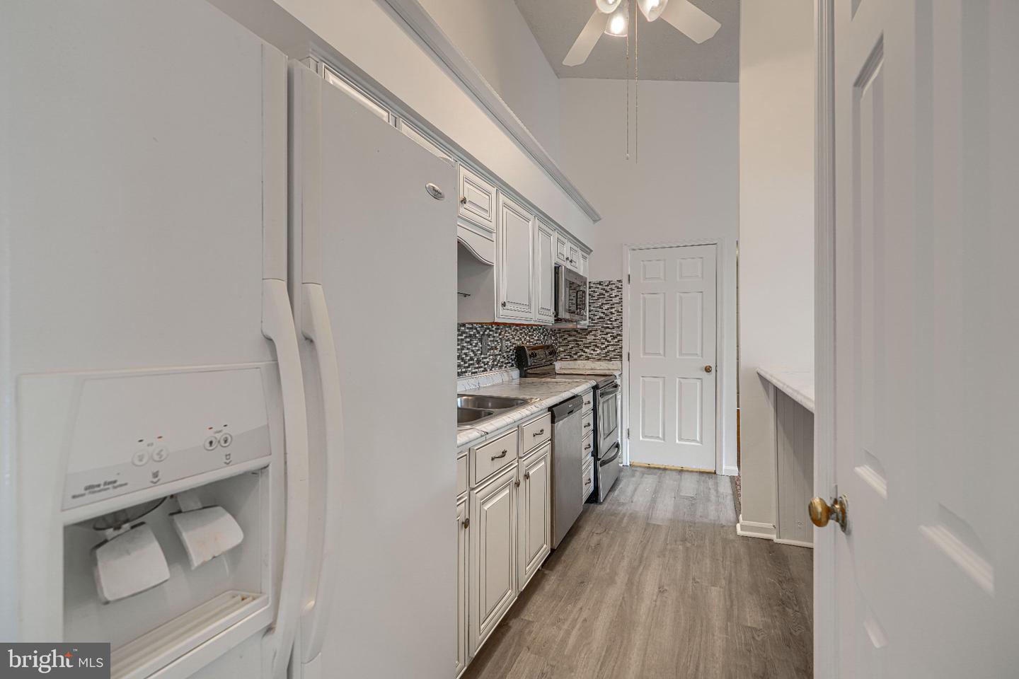 1470 Greenbriar Cir #2 Property Photo 7