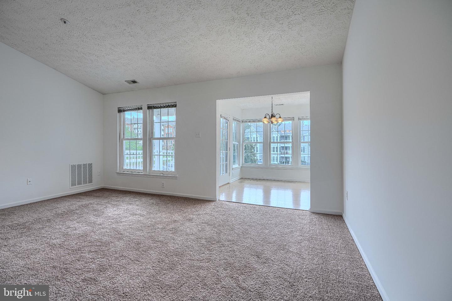 1470 Greenbriar Cir #2 Property Photo 8