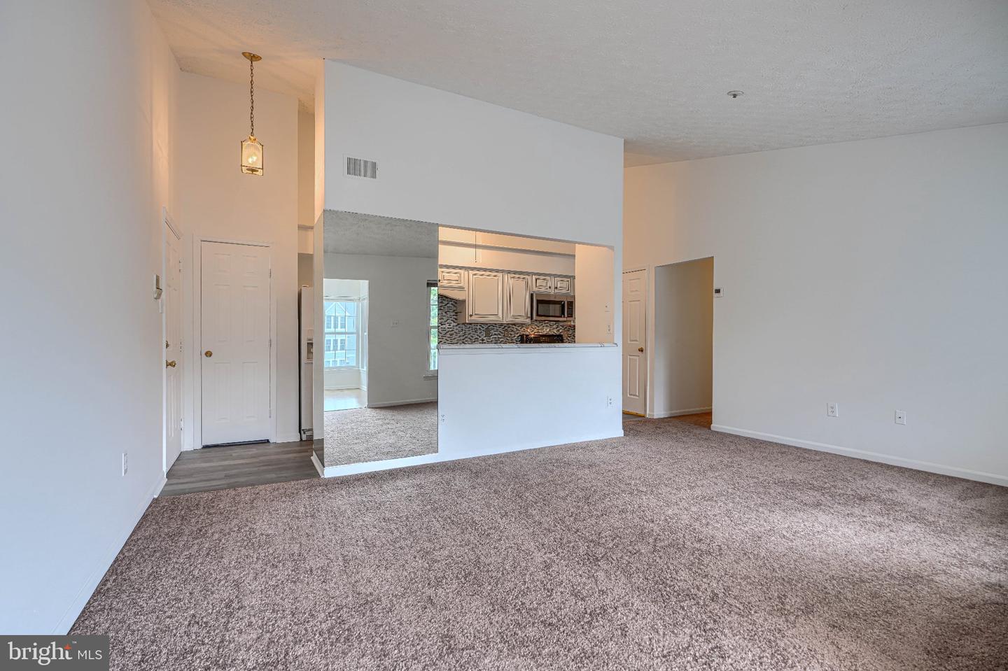 1470 Greenbriar Cir #2 Property Photo 9