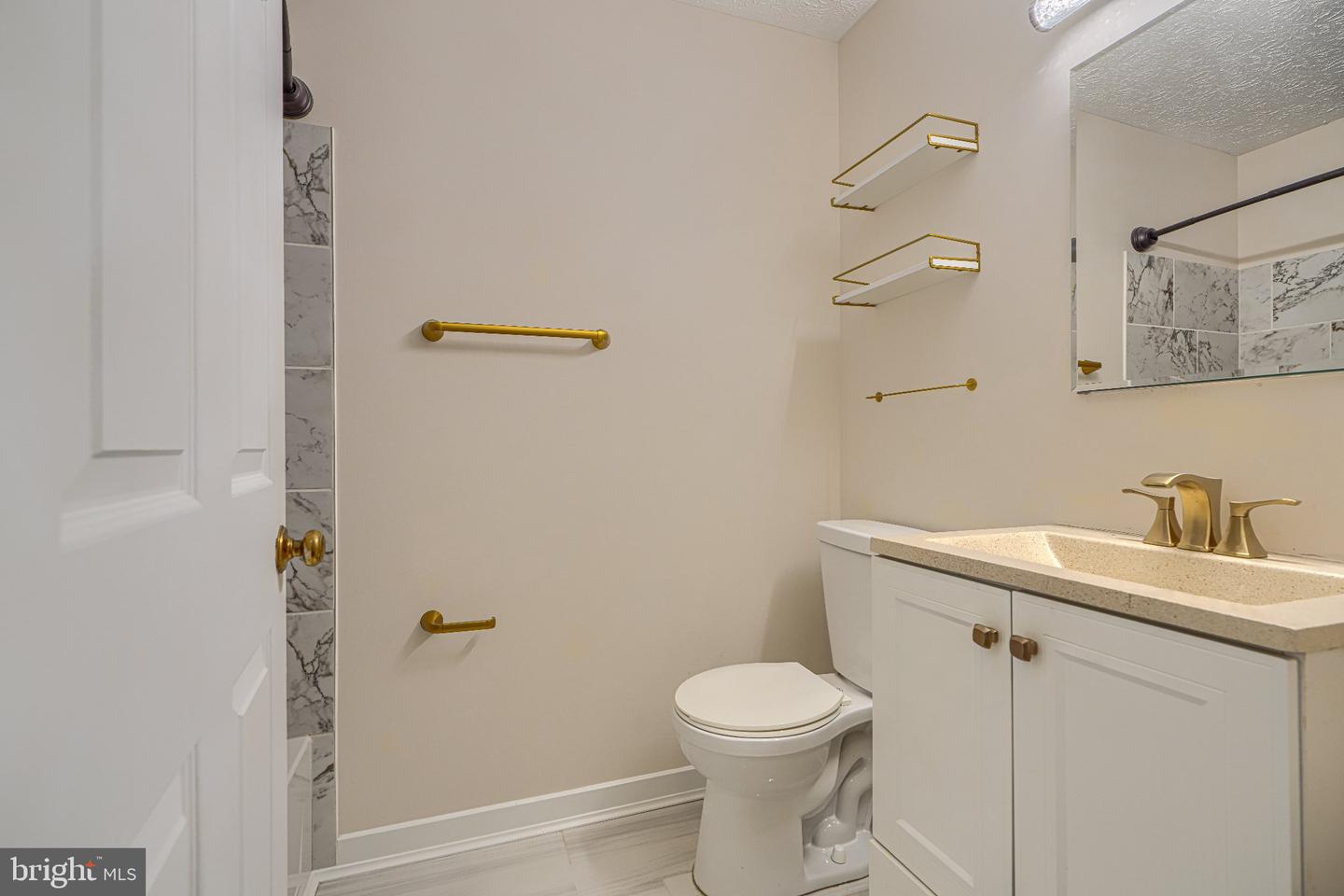 1470 Greenbriar Cir #2 Property Photo 15