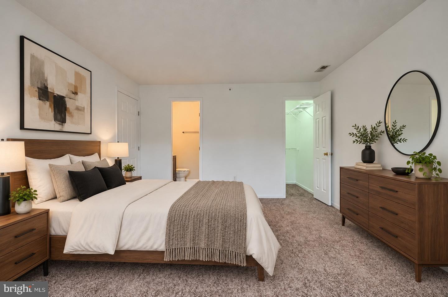 1470 Greenbriar Cir #2 Property Photo 18