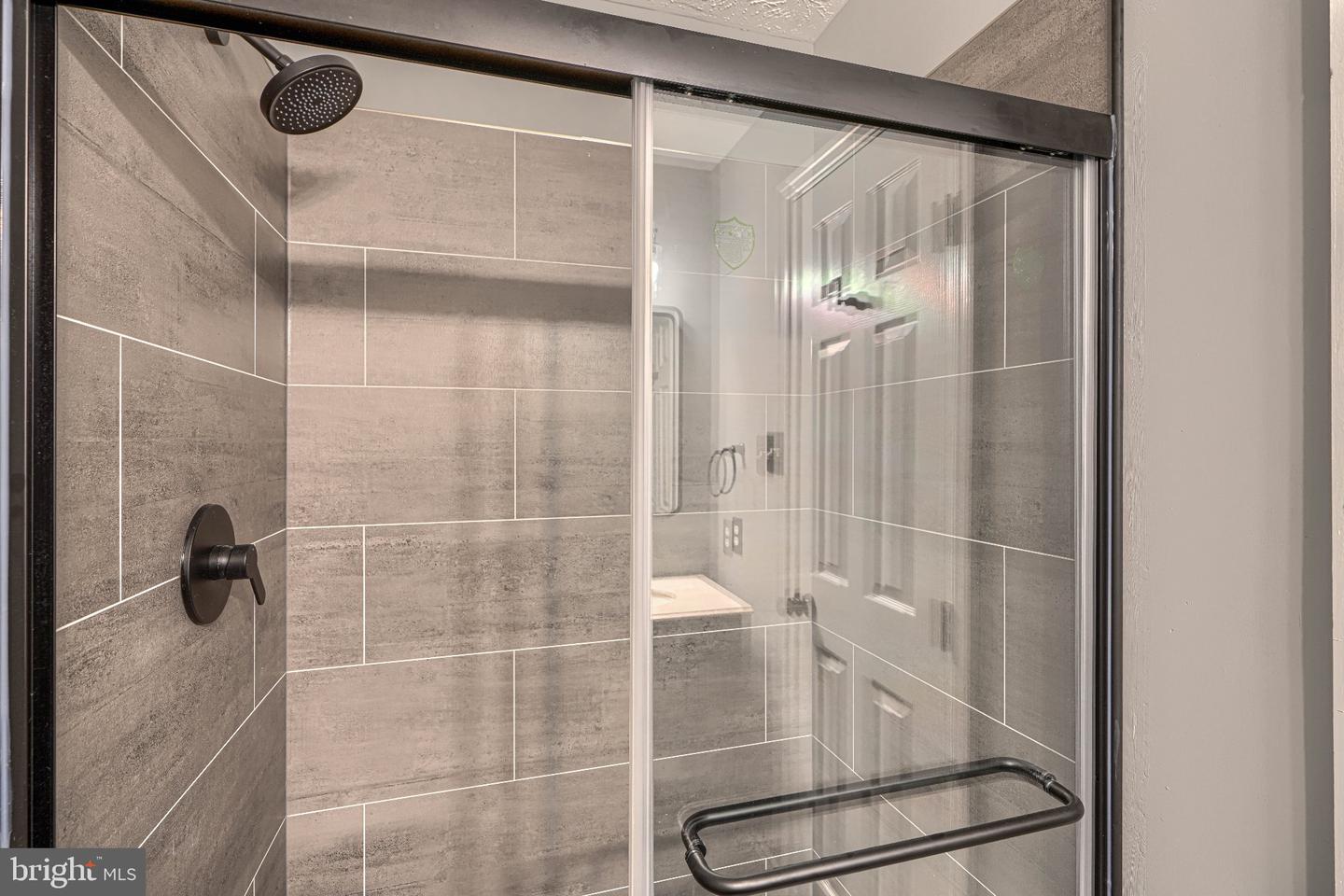 1470 Greenbriar Cir #2 Property Photo 21