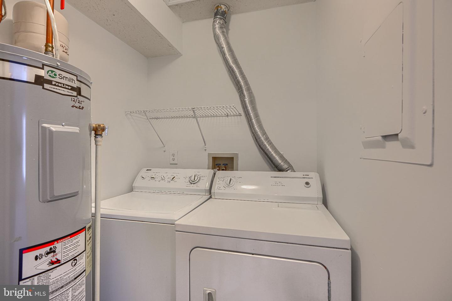 1470 Greenbriar Cir #2 Property Photo 23