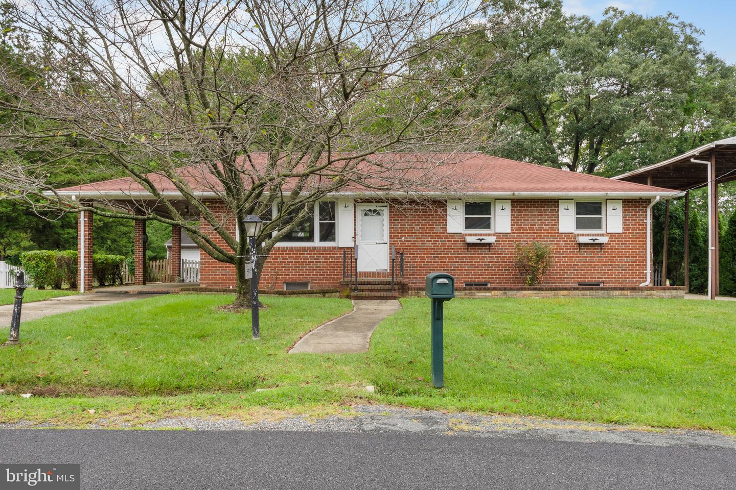 5809 N HAZELWOOD AVE Property Photo 1