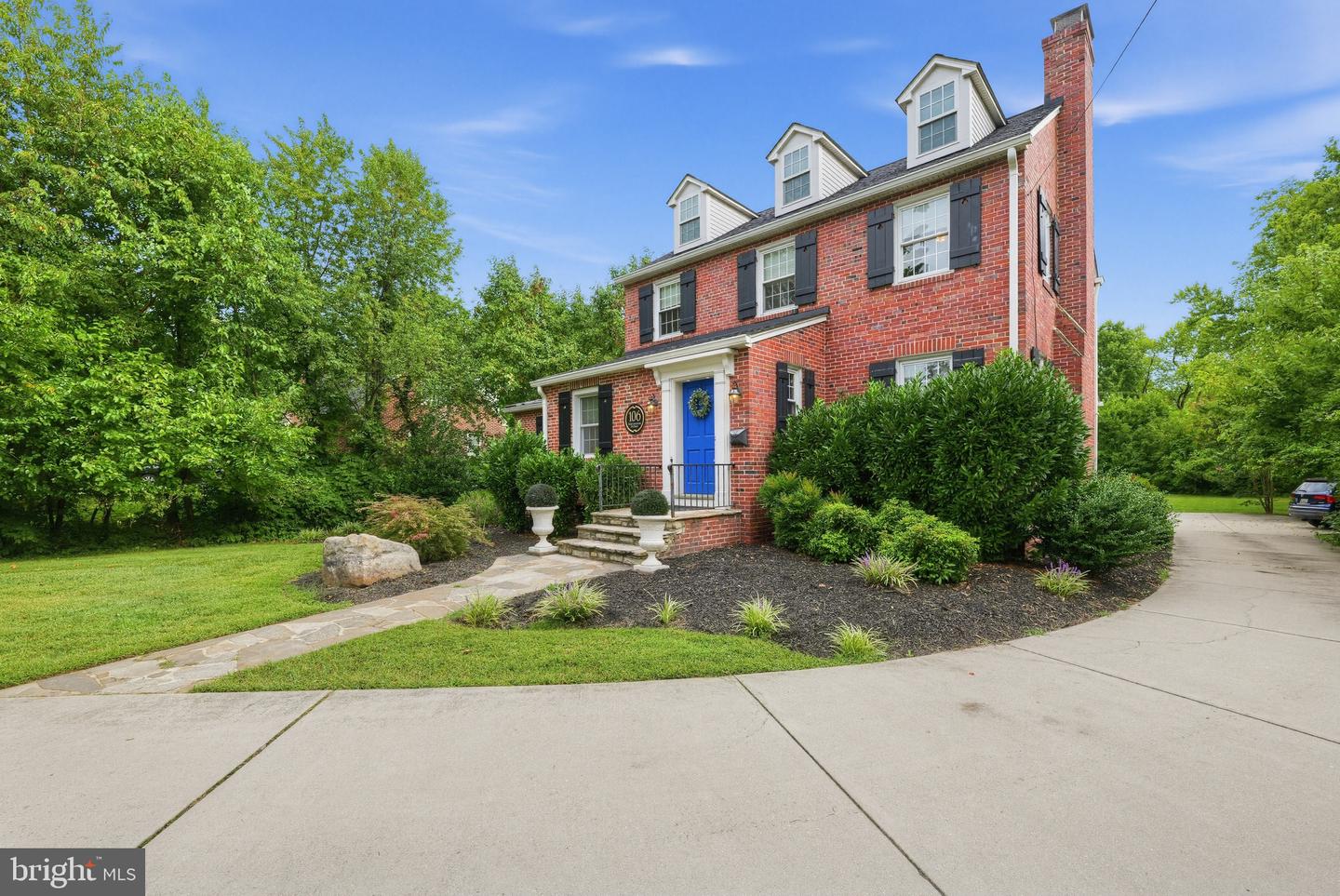 106 N Beaumont Ave Property Photo 2