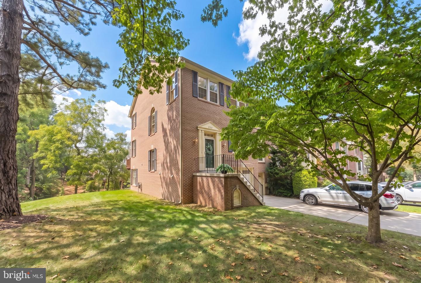 633 Budleigh Cir Property Photo 2
