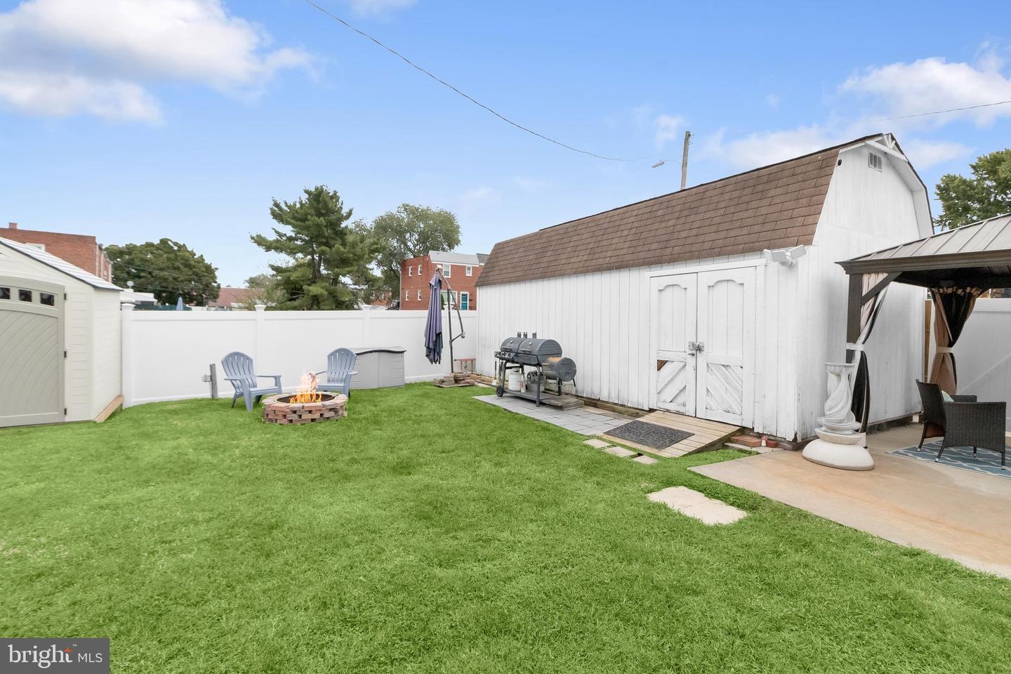 527 N Marlyn Ave Property Photo 50