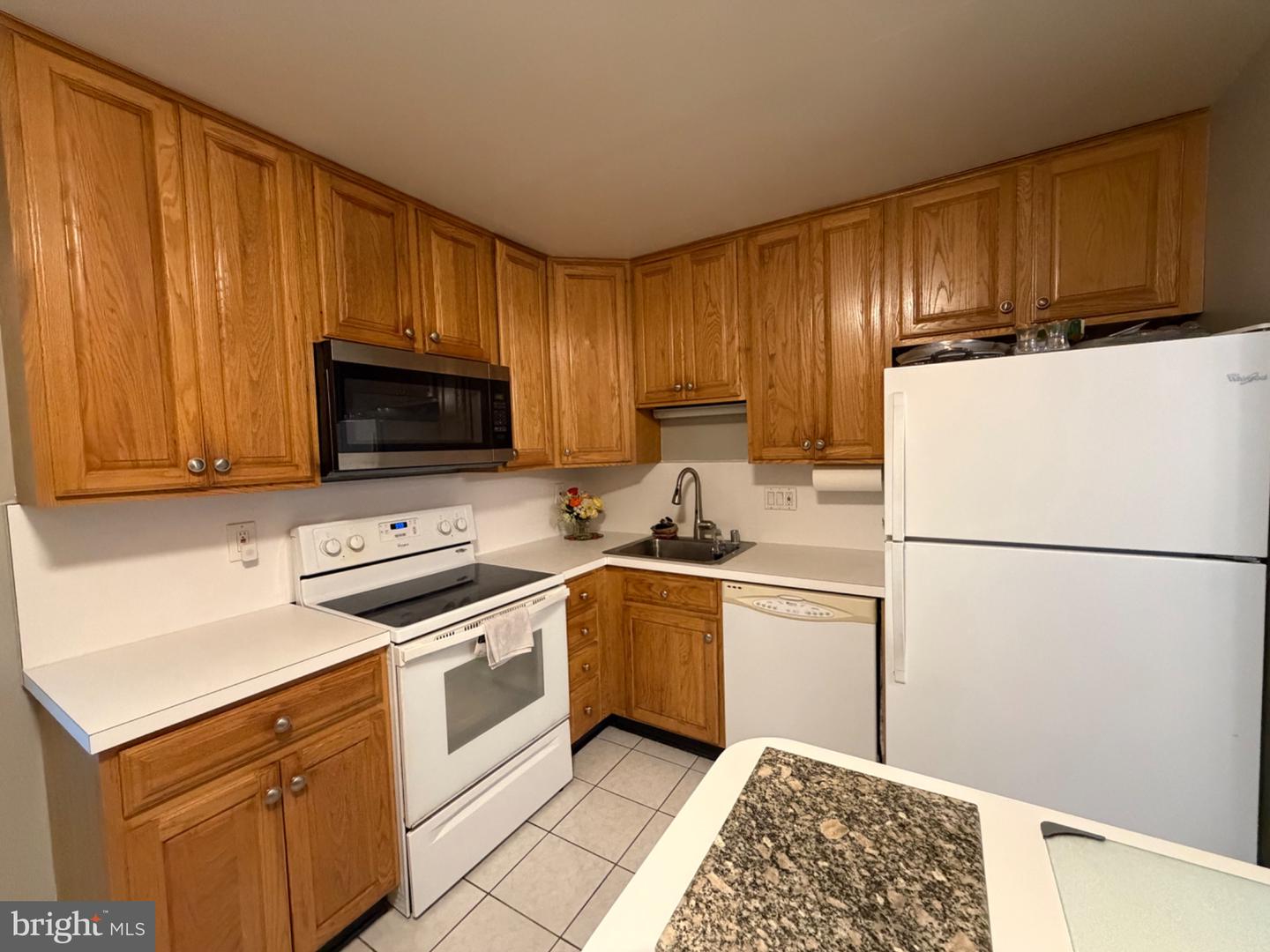 1 Smeton Pl #1006 Property Photo 6