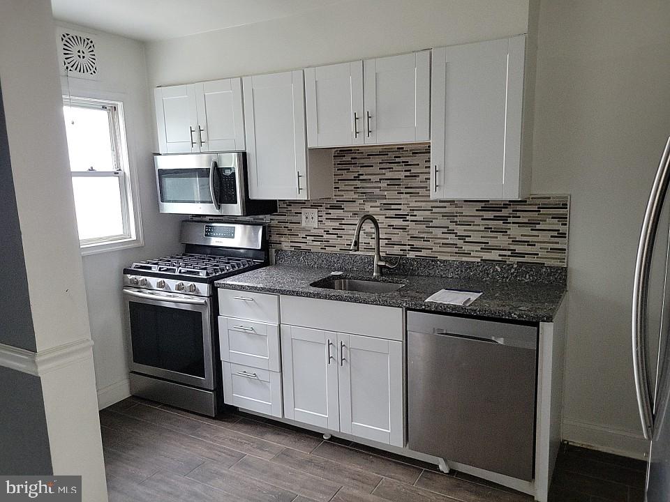 833 Arncliffe Rd Property Photo 4