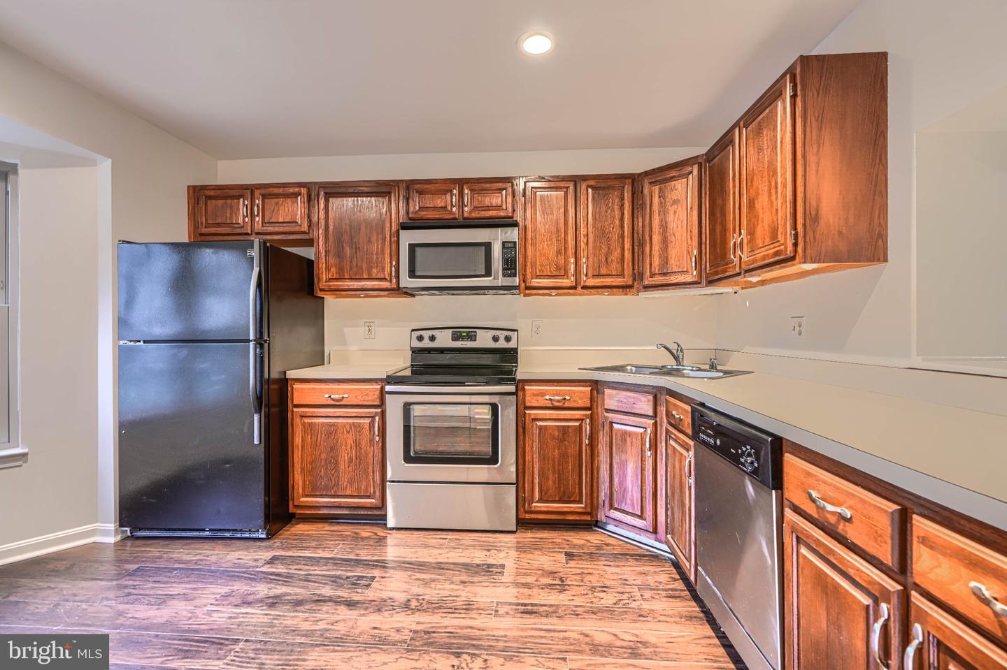 10 The Strand Property Photo 5