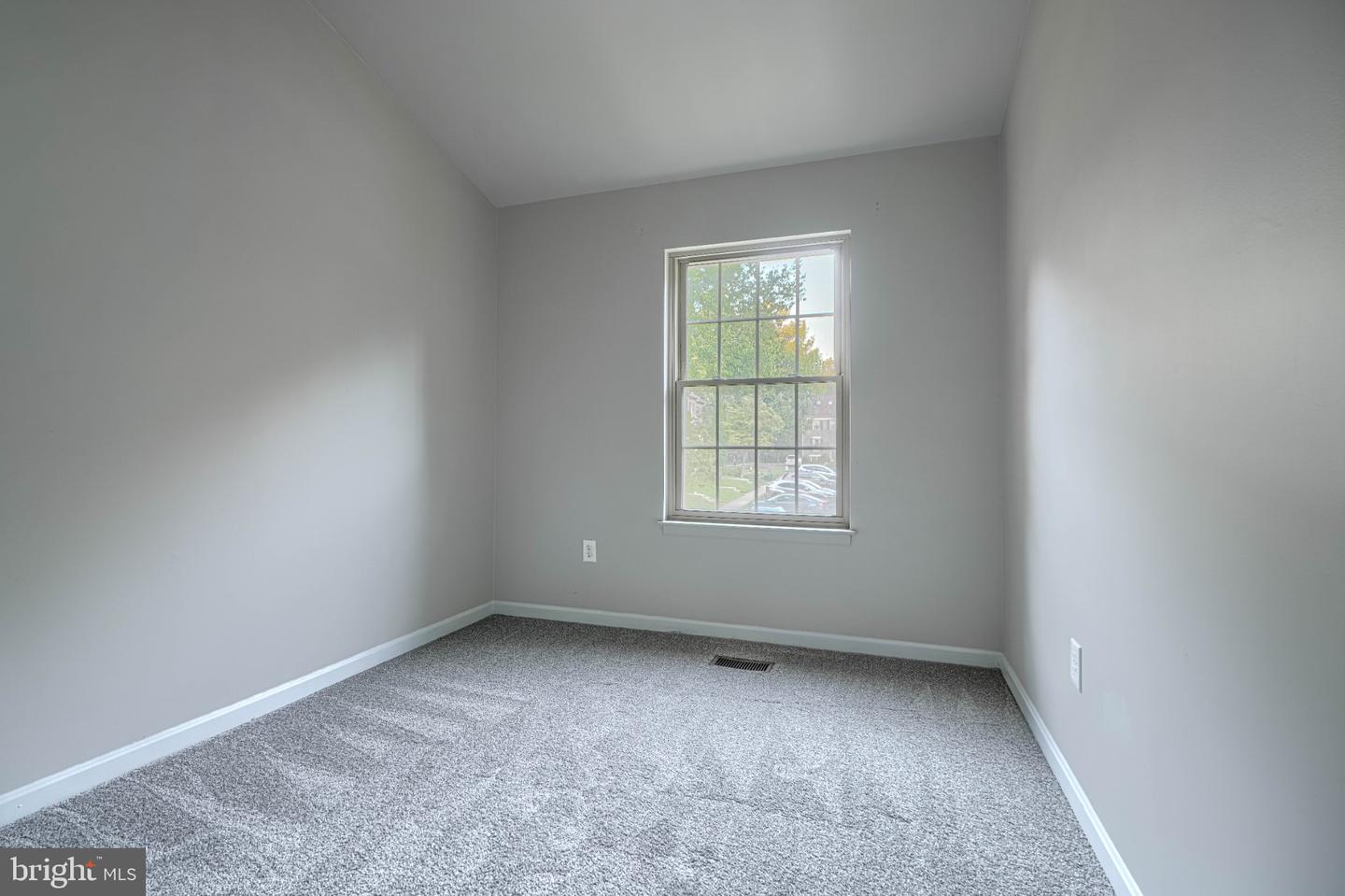 10 The Strand Property Photo 18