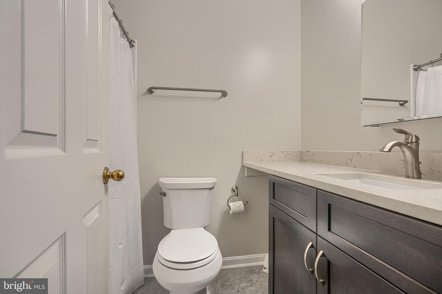 10 The Strand Property Photo 22