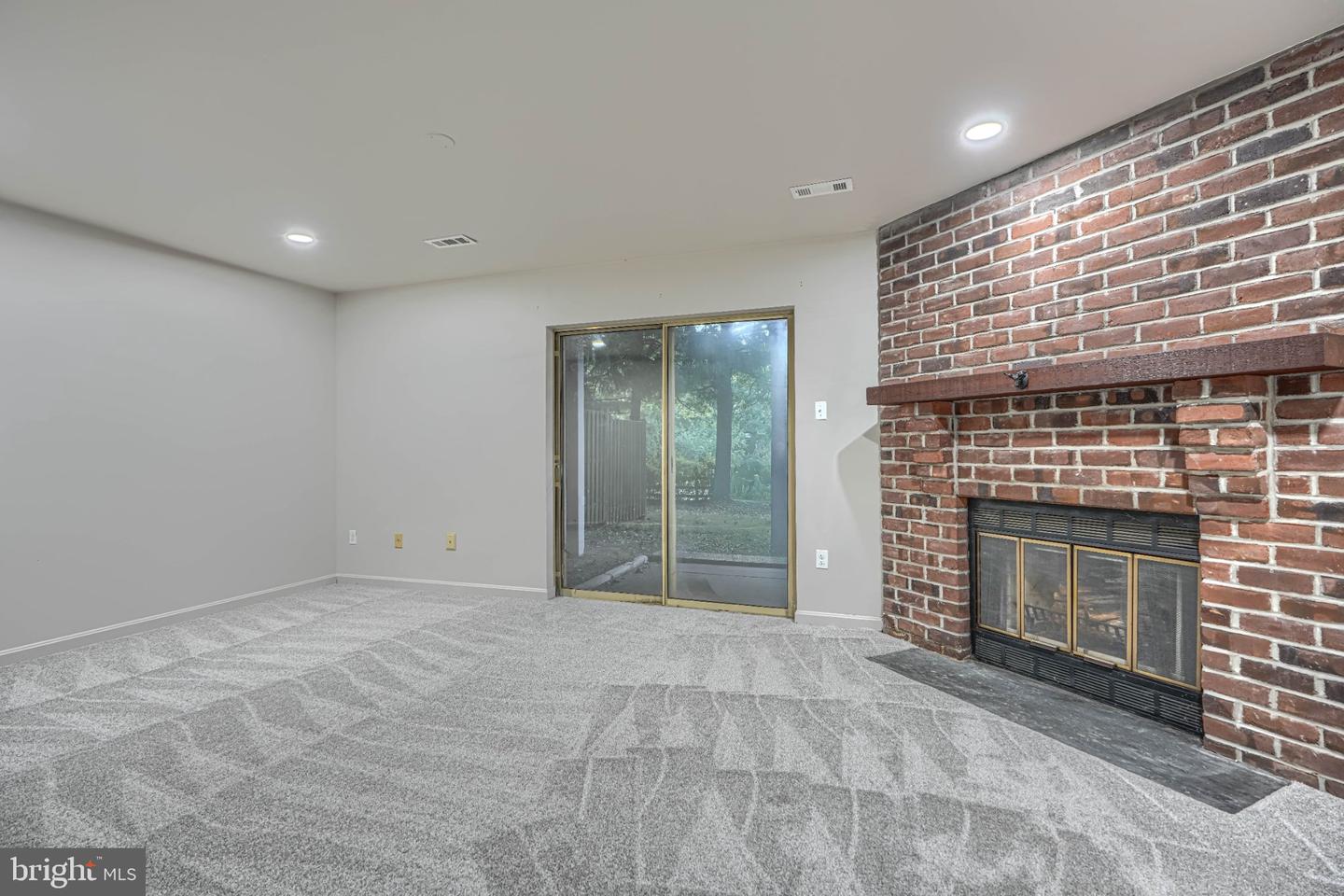 10 The Strand Property Photo 32