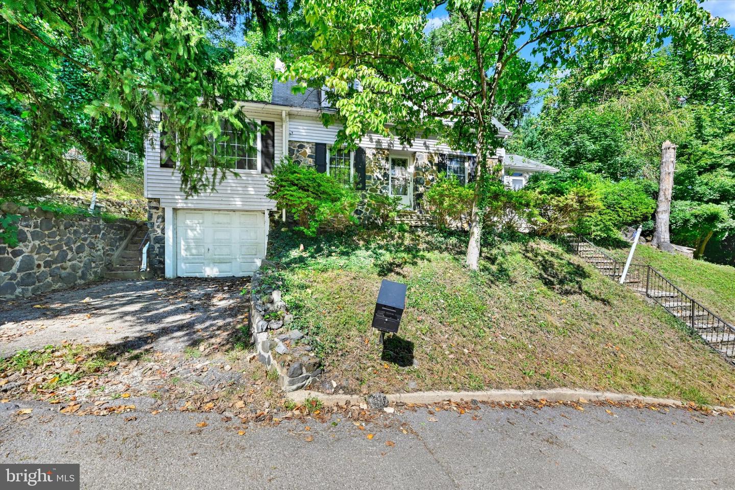 2501 Parkview Rd Property Photo 1