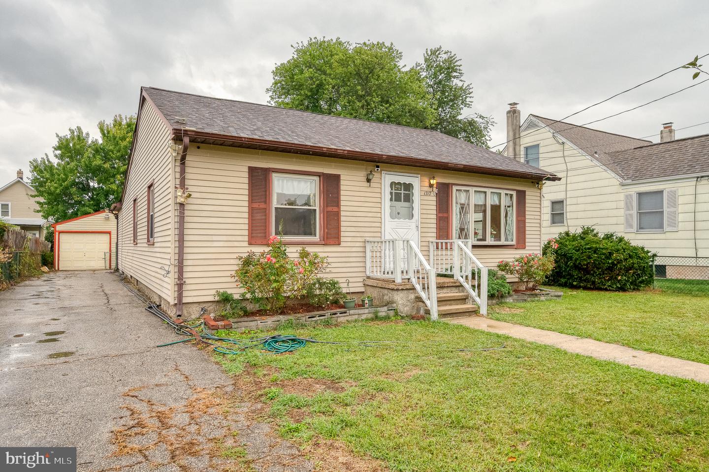 1717 WILSON AVE Property Photo 1